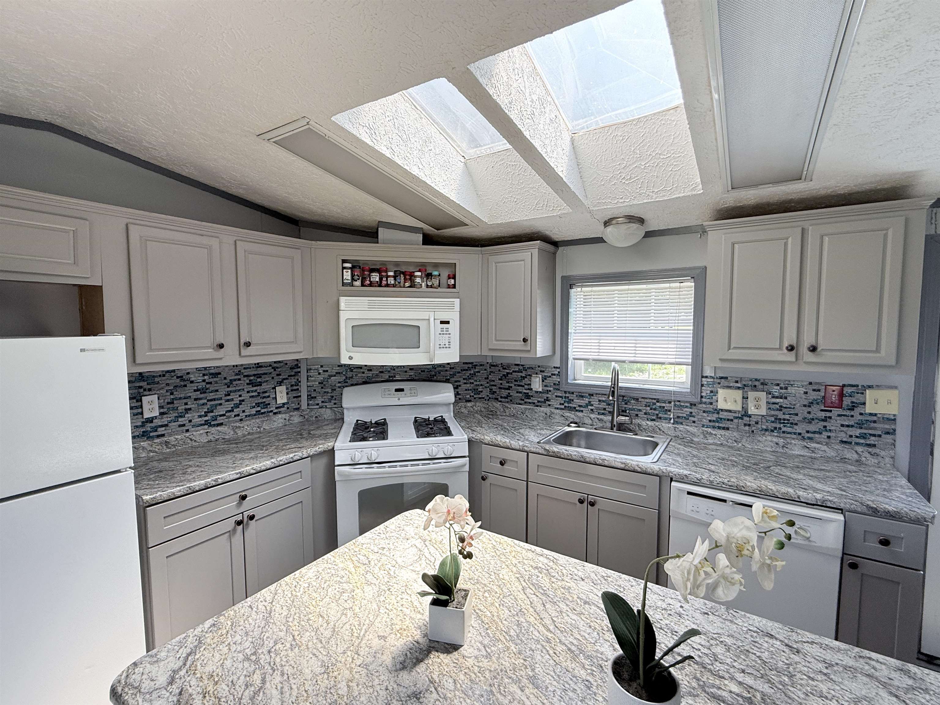 4056 Middle Road Property Photo 21