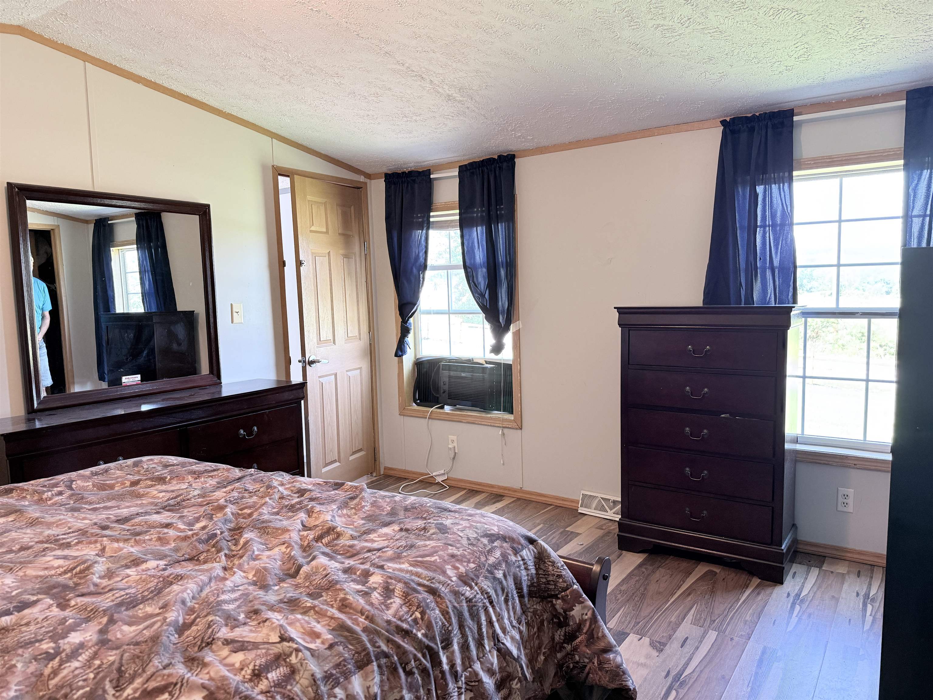 4056 Middle Road Property Photo 24