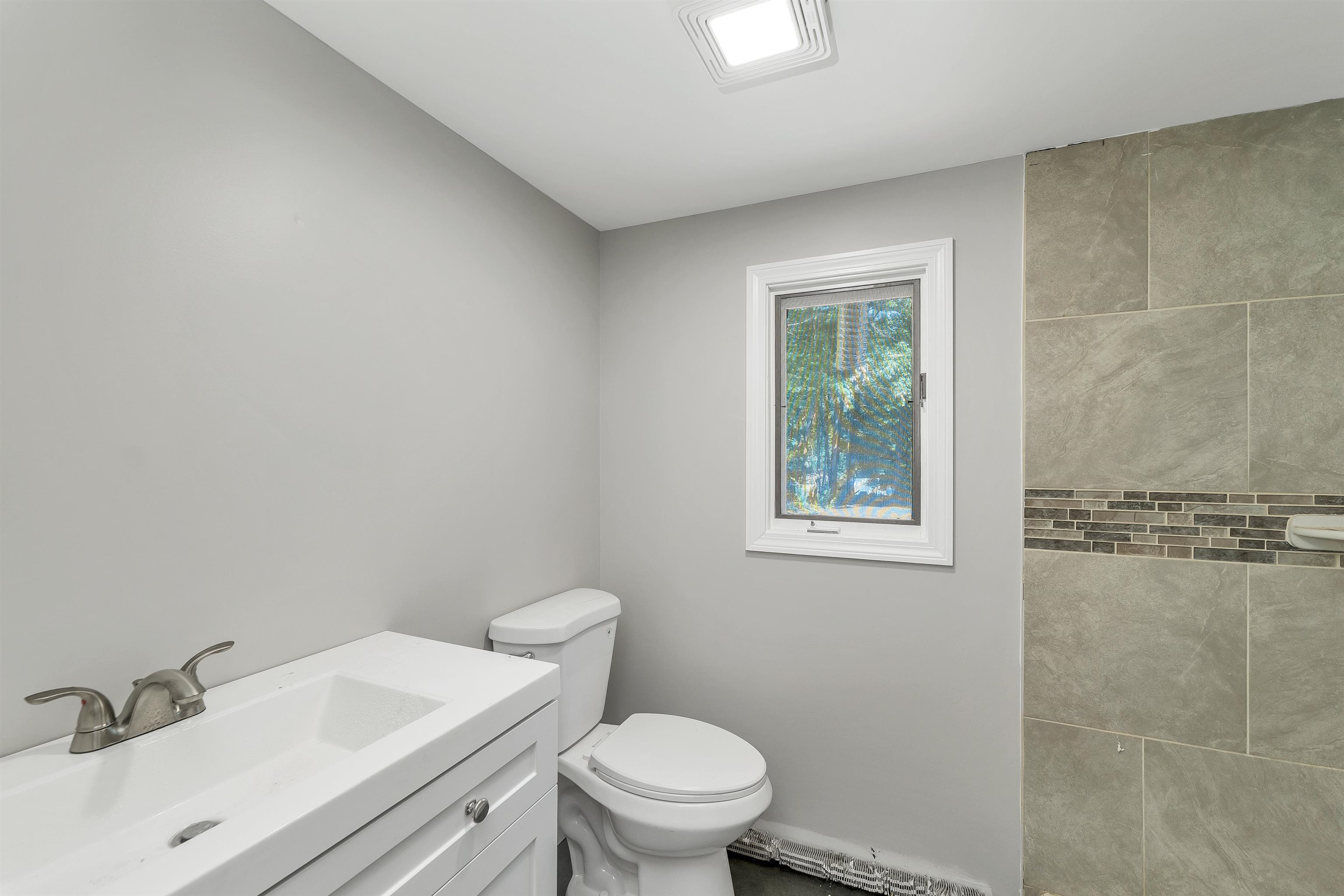 4 Loop Road Property Photo 12