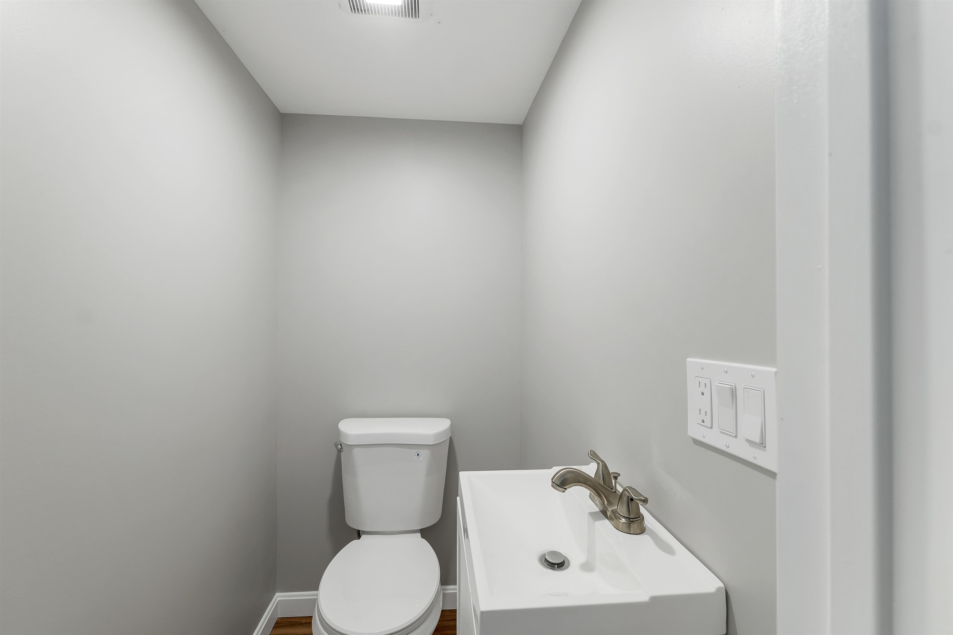 4 Loop Road Property Photo 22