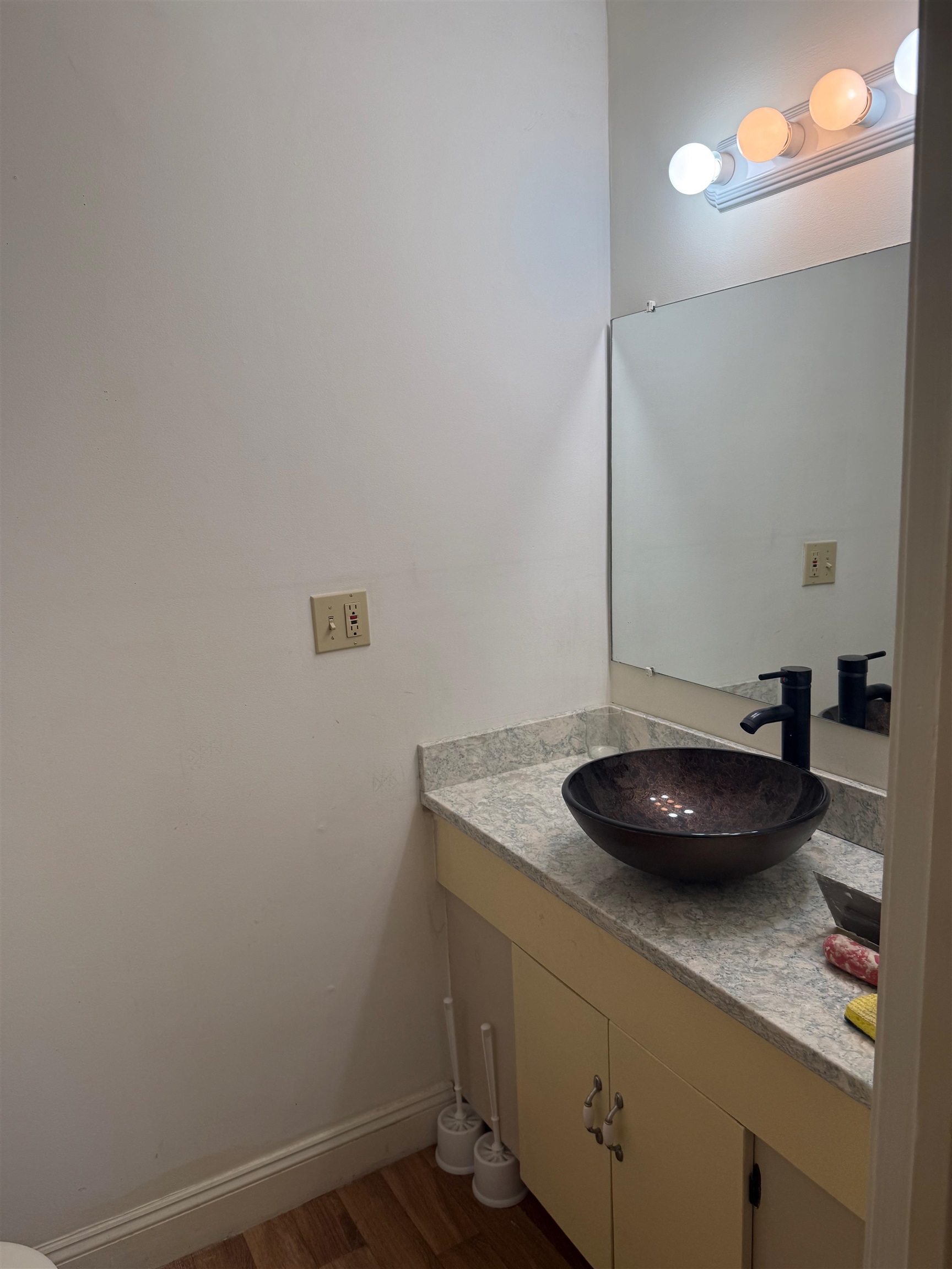 303 Pine Street Property Photo 9