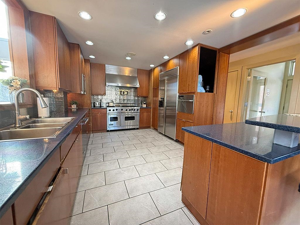 1450 Clarendon Avenue Property Photo 17