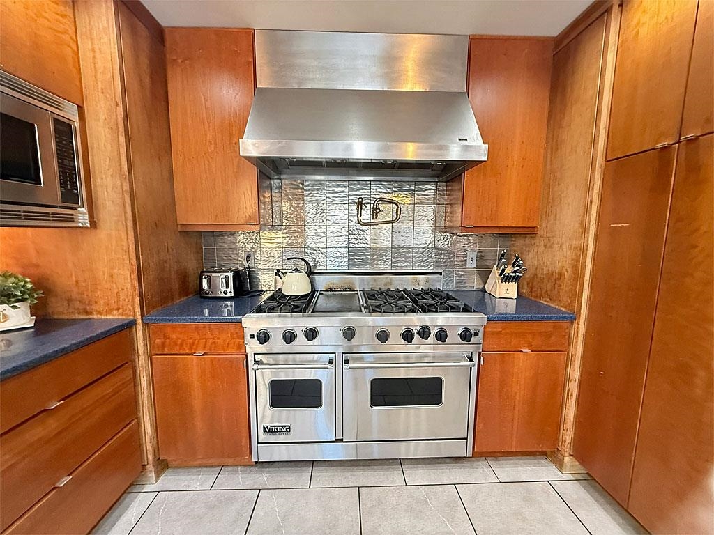 1450 Clarendon Avenue Property Photo 18
