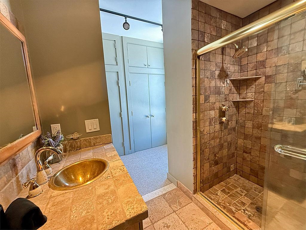 1450 Clarendon Avenue Property Photo 34