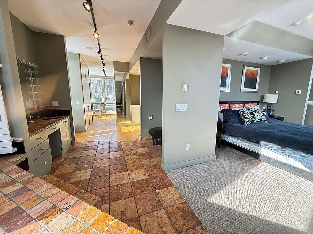 1450 Clarendon Avenue Property Photo 37