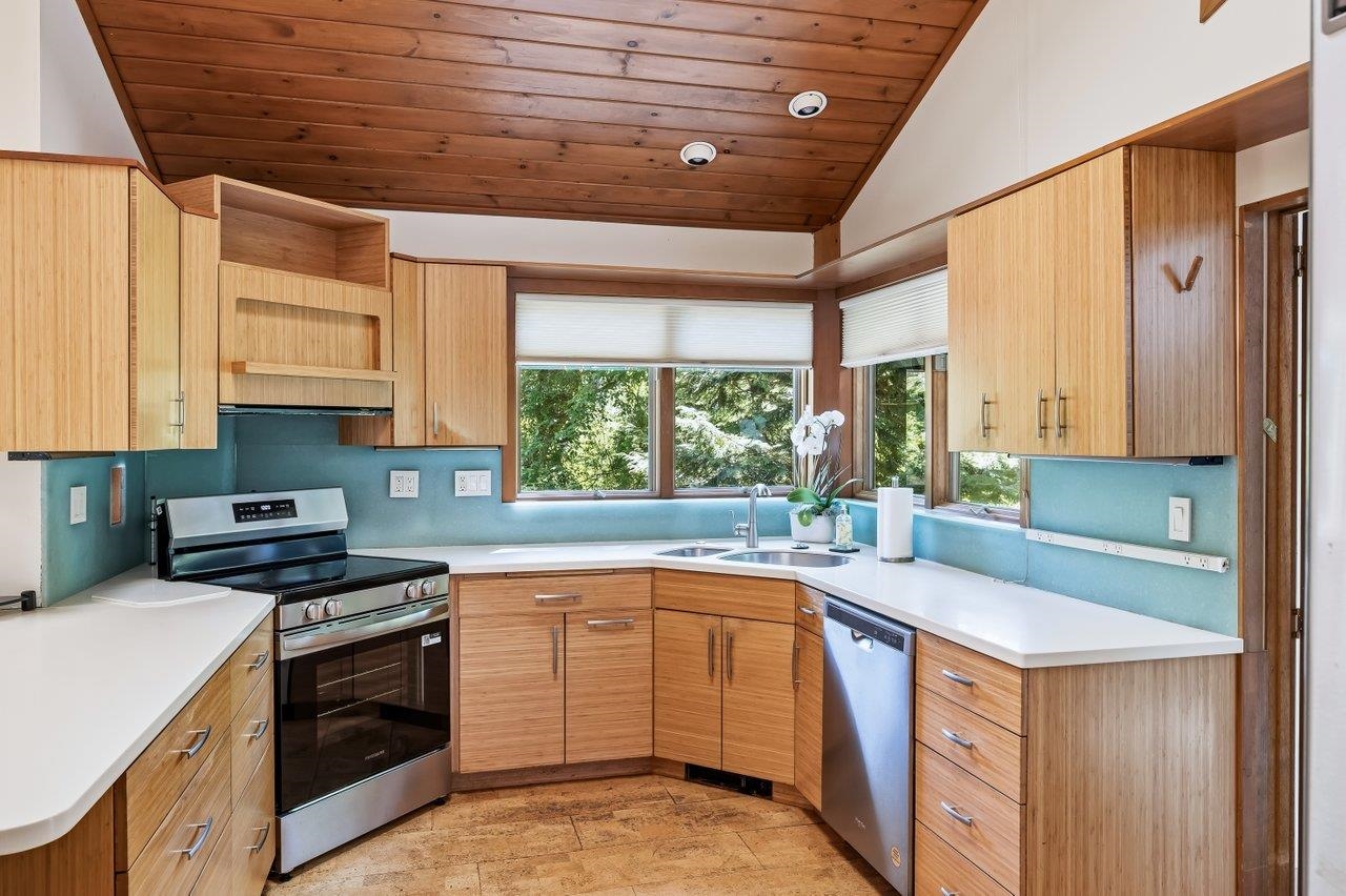2 Corson Lane Property Photo 11