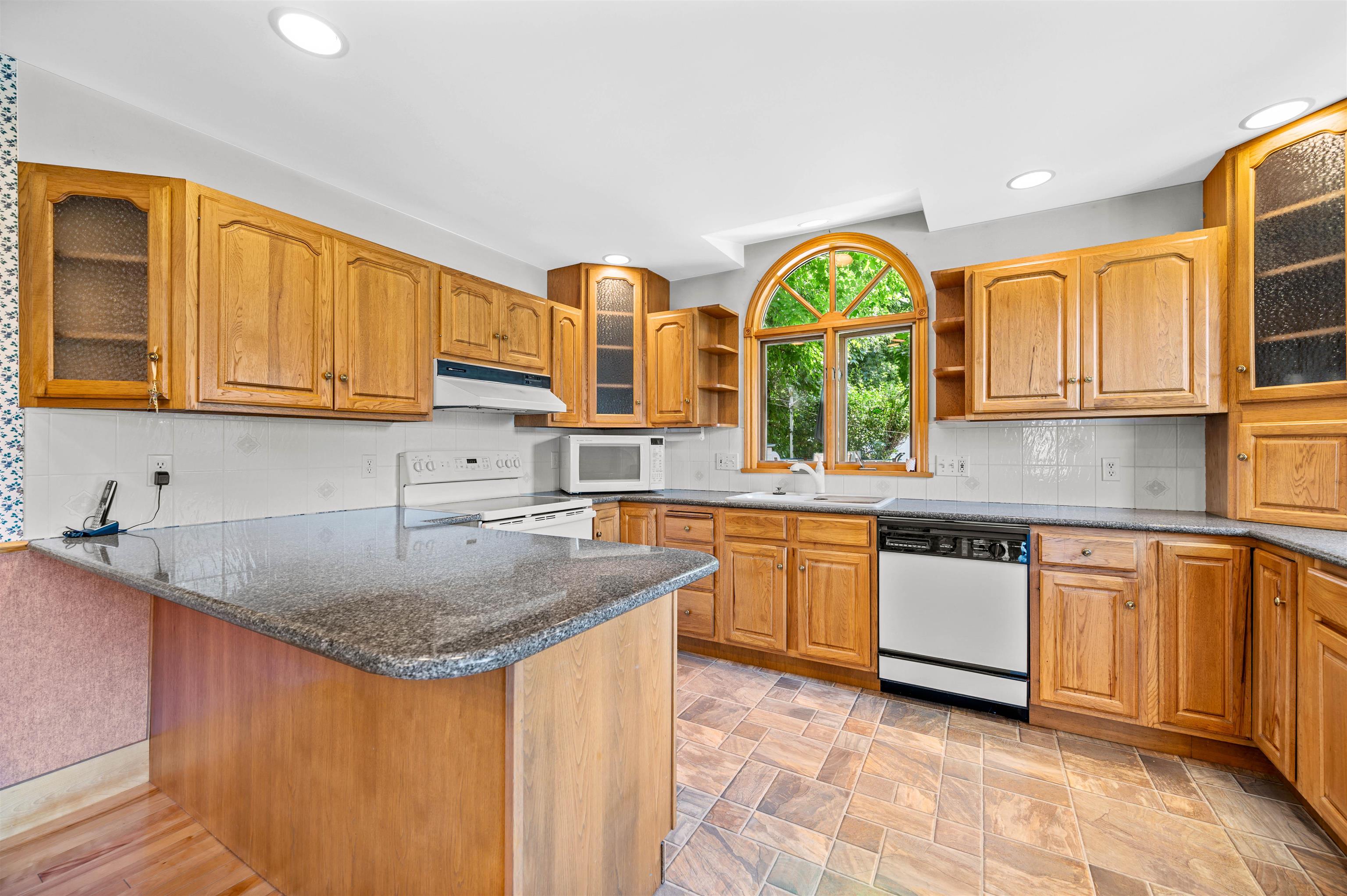 55 Maple Avenue Property Photo 8