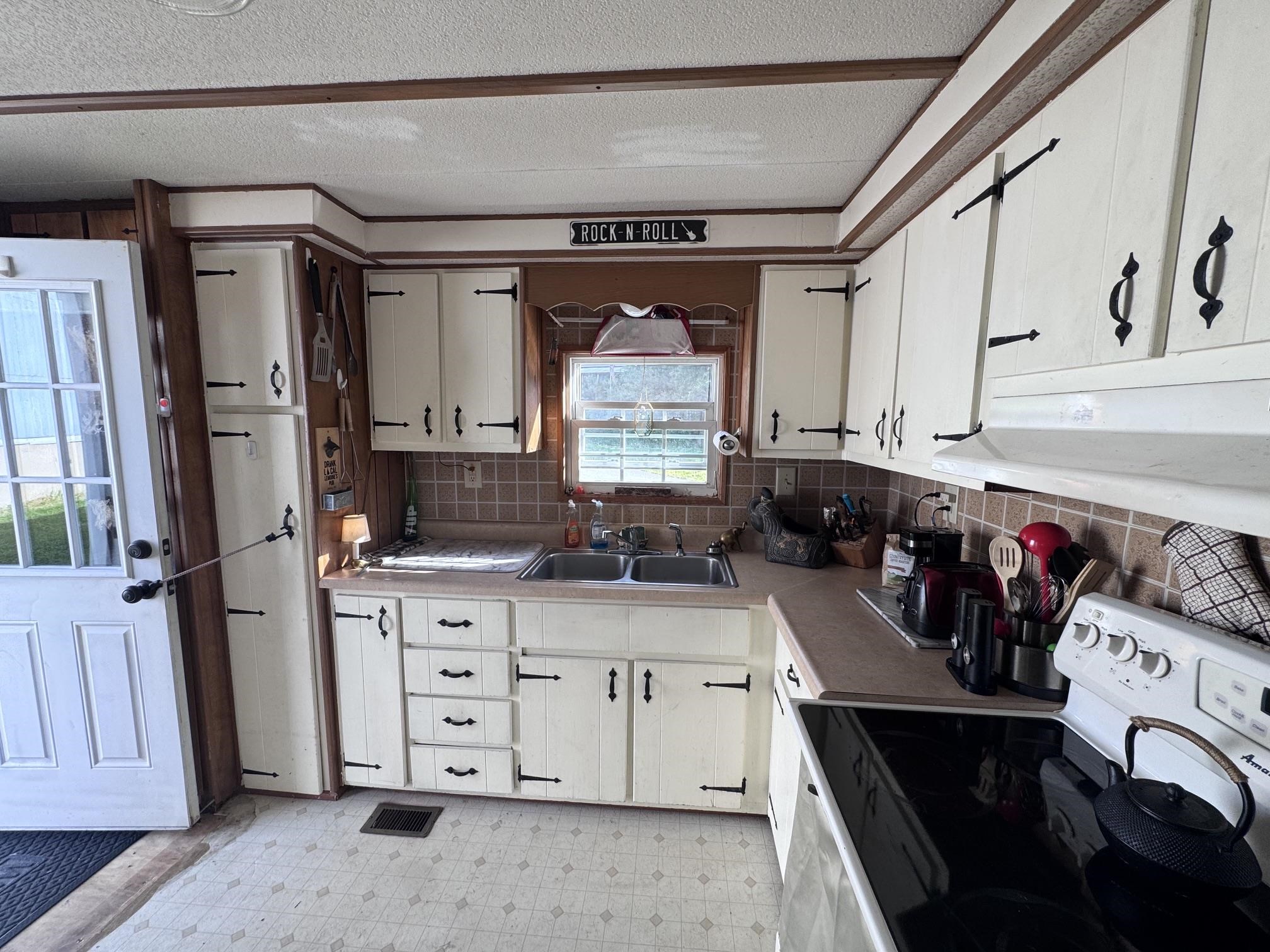 19 Childrens Way Property Photo 4