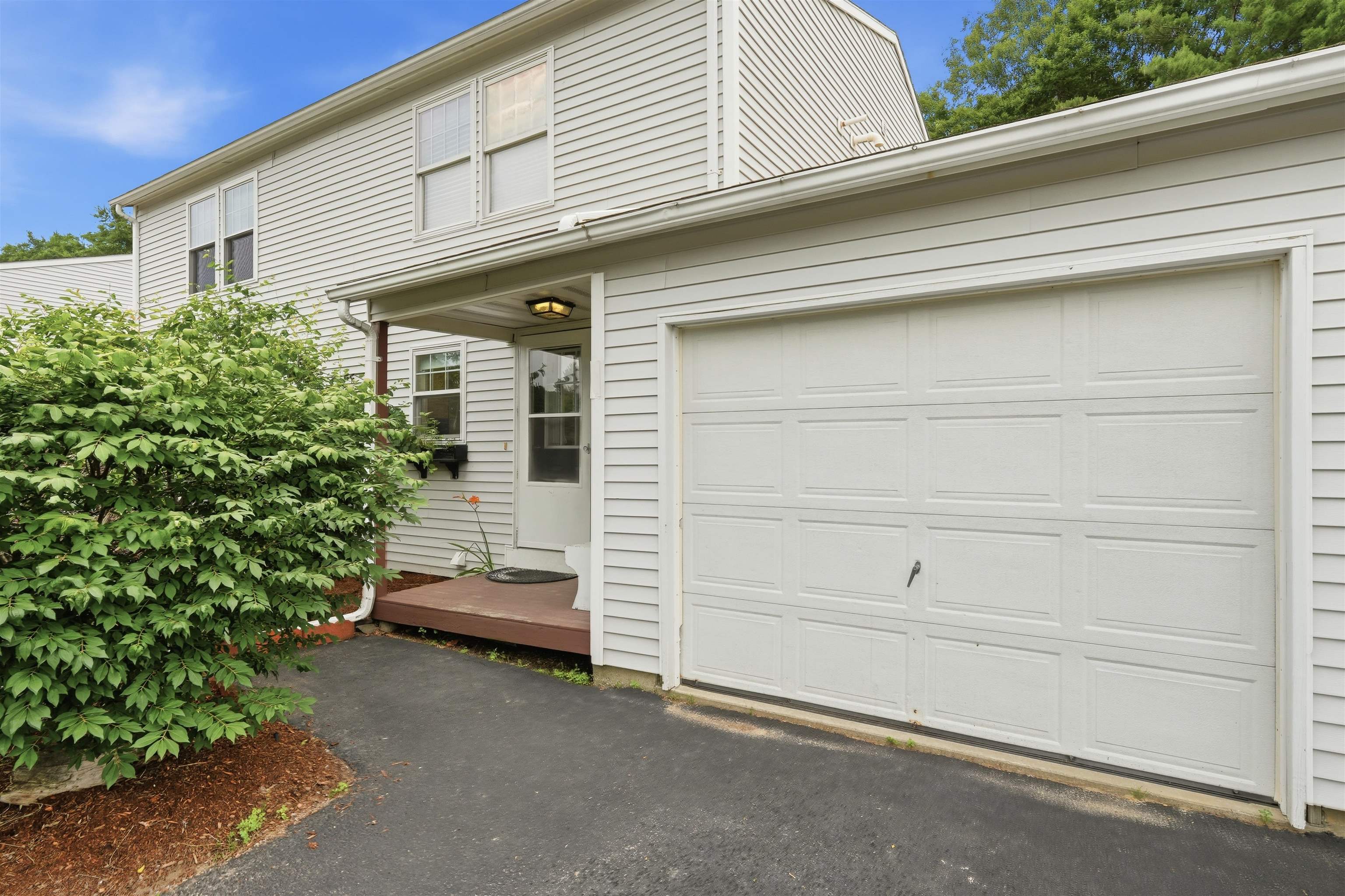 93 Hollow Creek Drive Property Photo 4