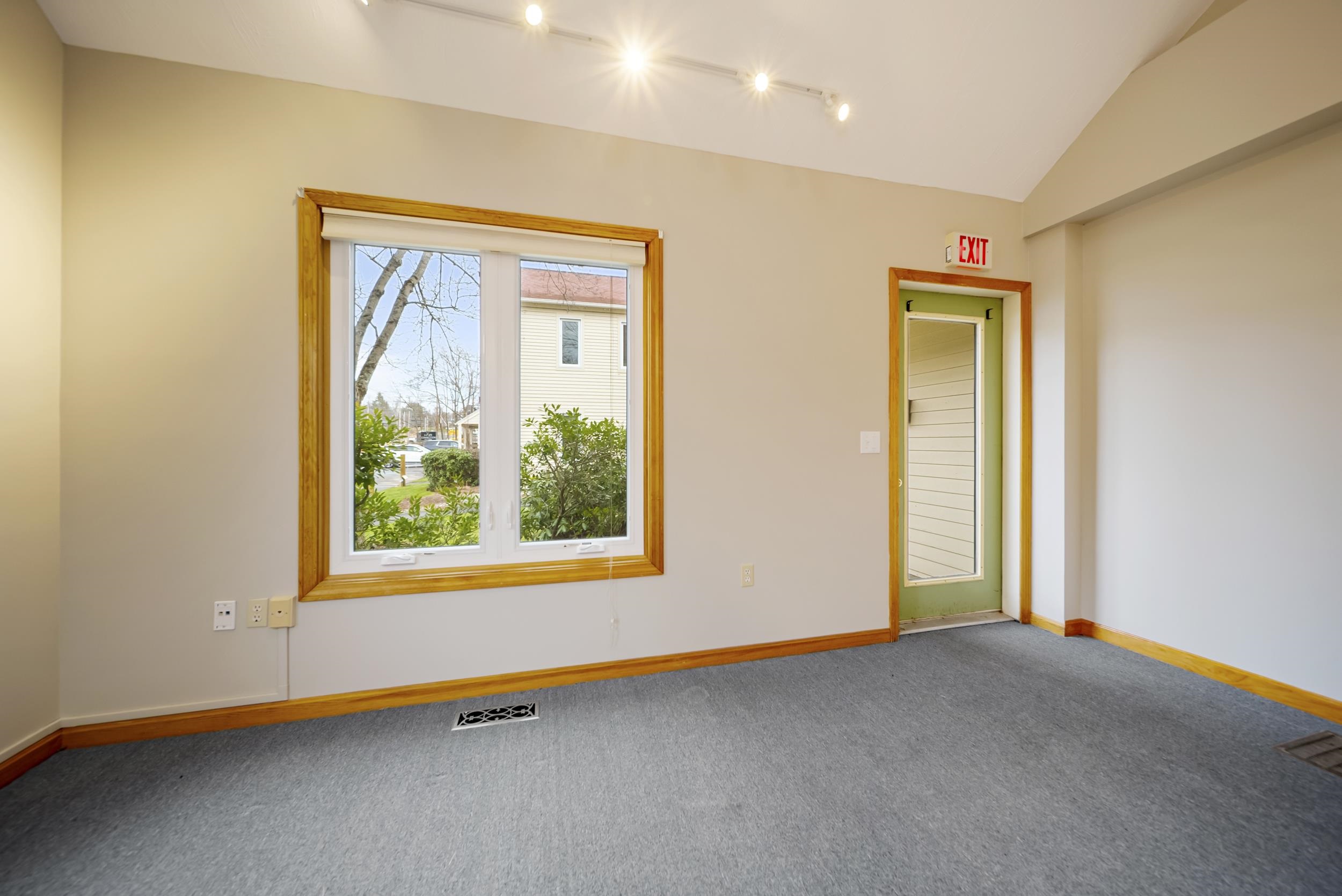 60 Whittier Highway Property Photo 6
