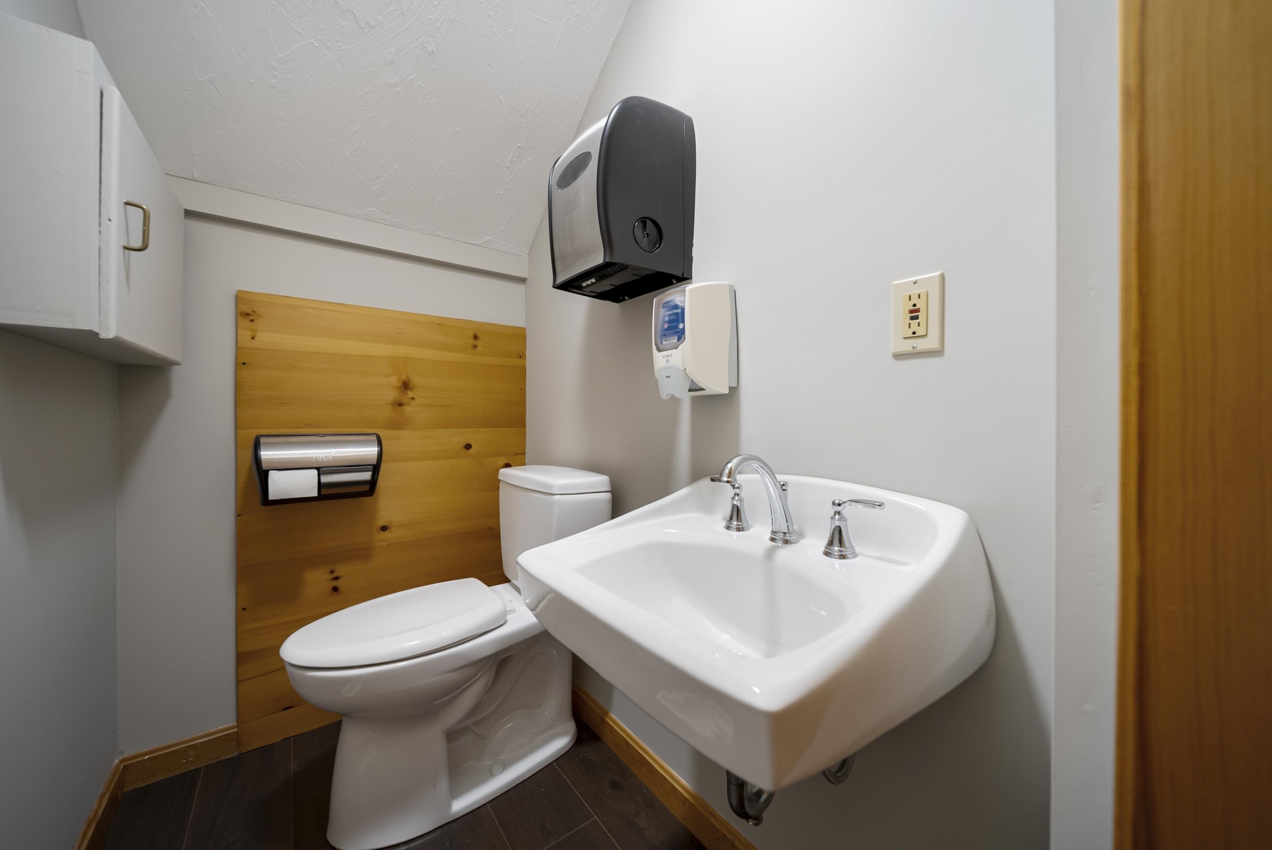60 Whittier Highway Property Photo 13