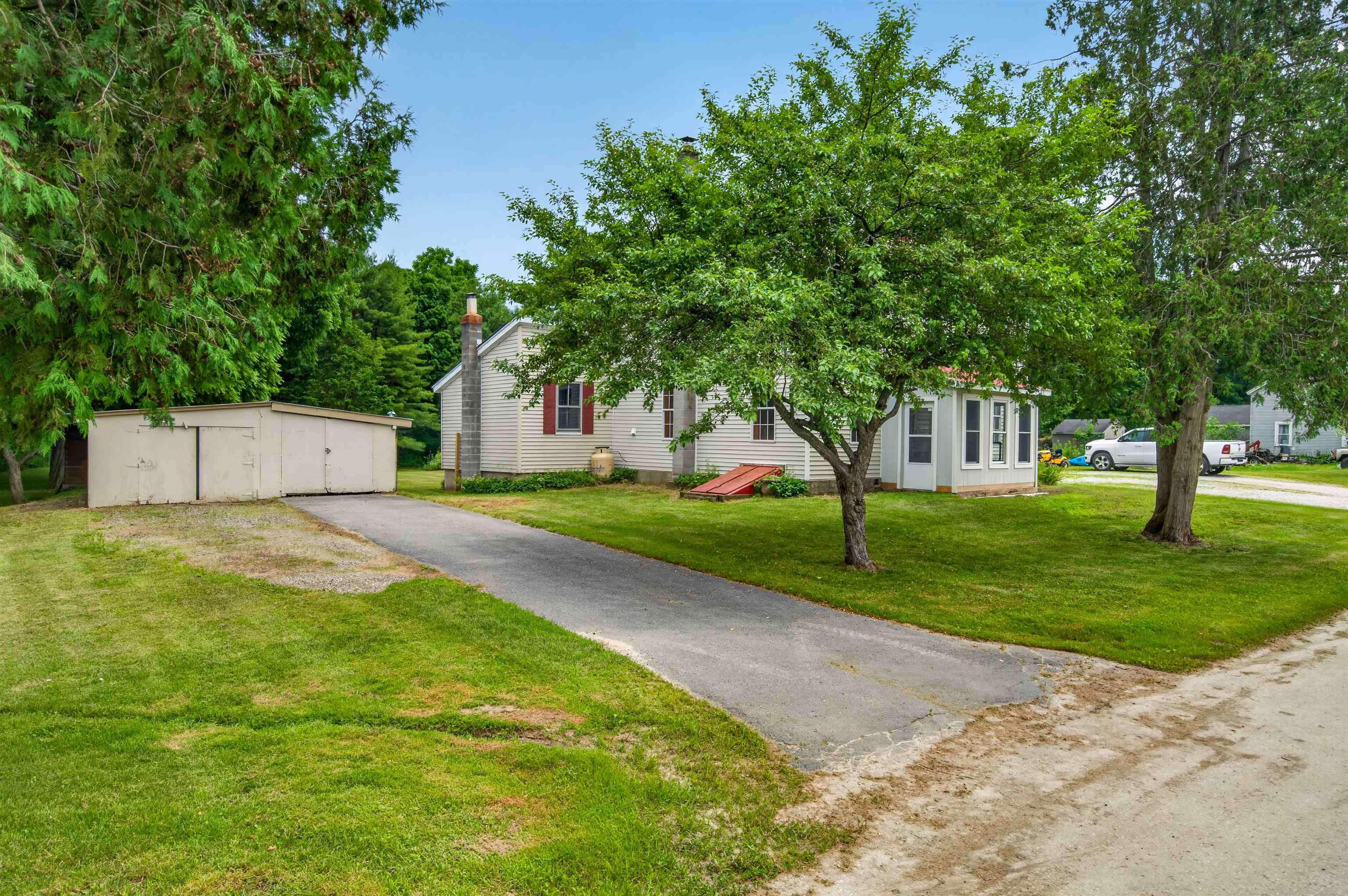 2 Willow Street Property Photo 2
