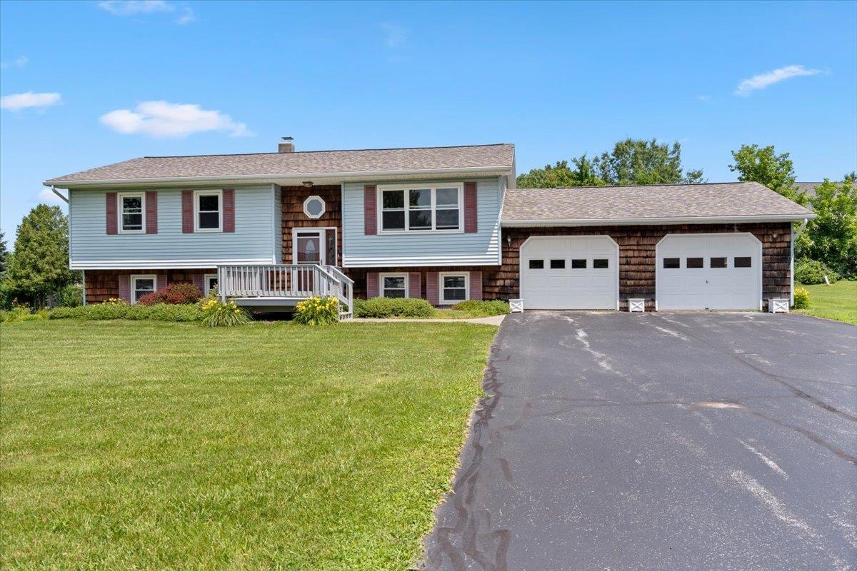 17 Meadowbrook Lane Property Photo 1