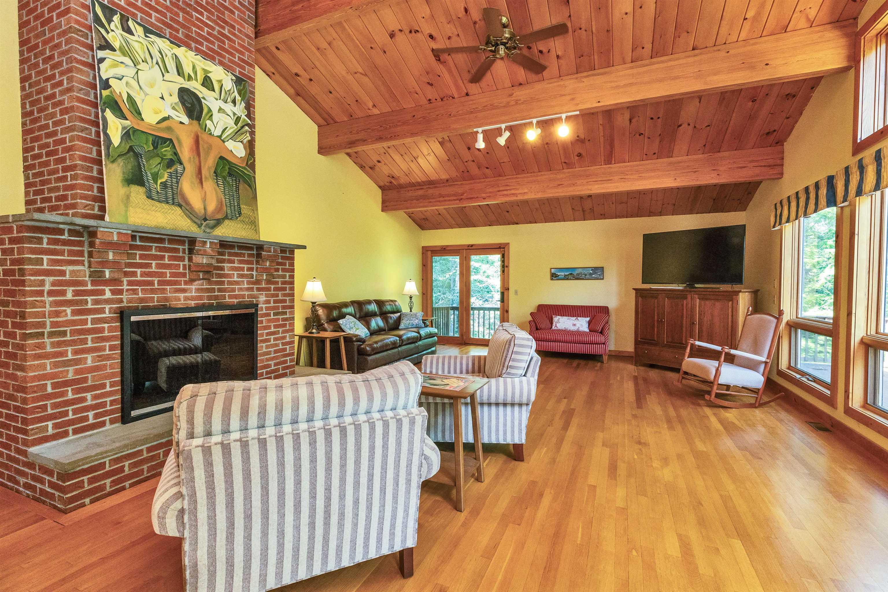 20 Jay Drive Property Photo 10