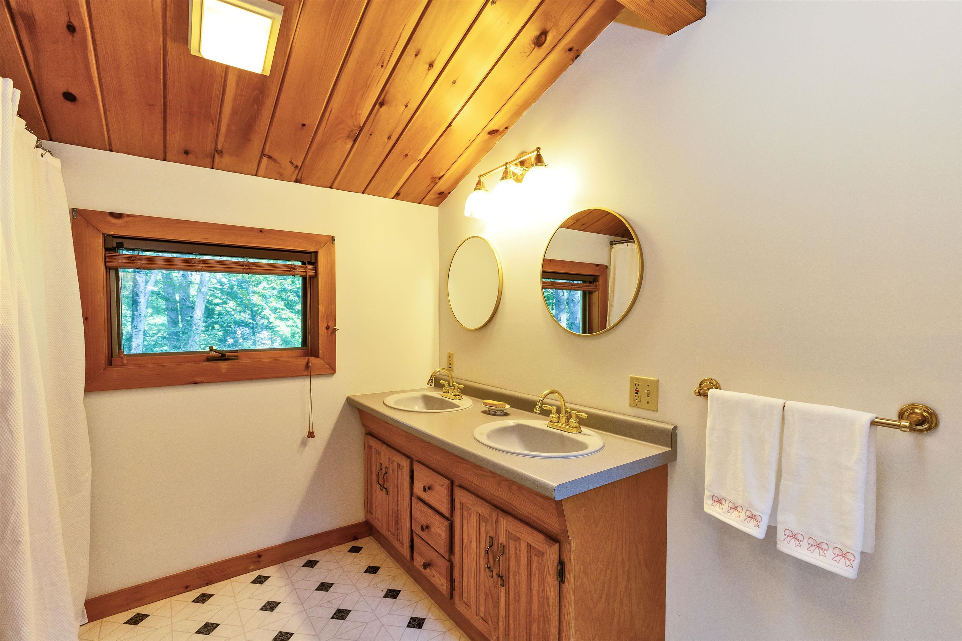 20 Jay Drive Property Photo 32