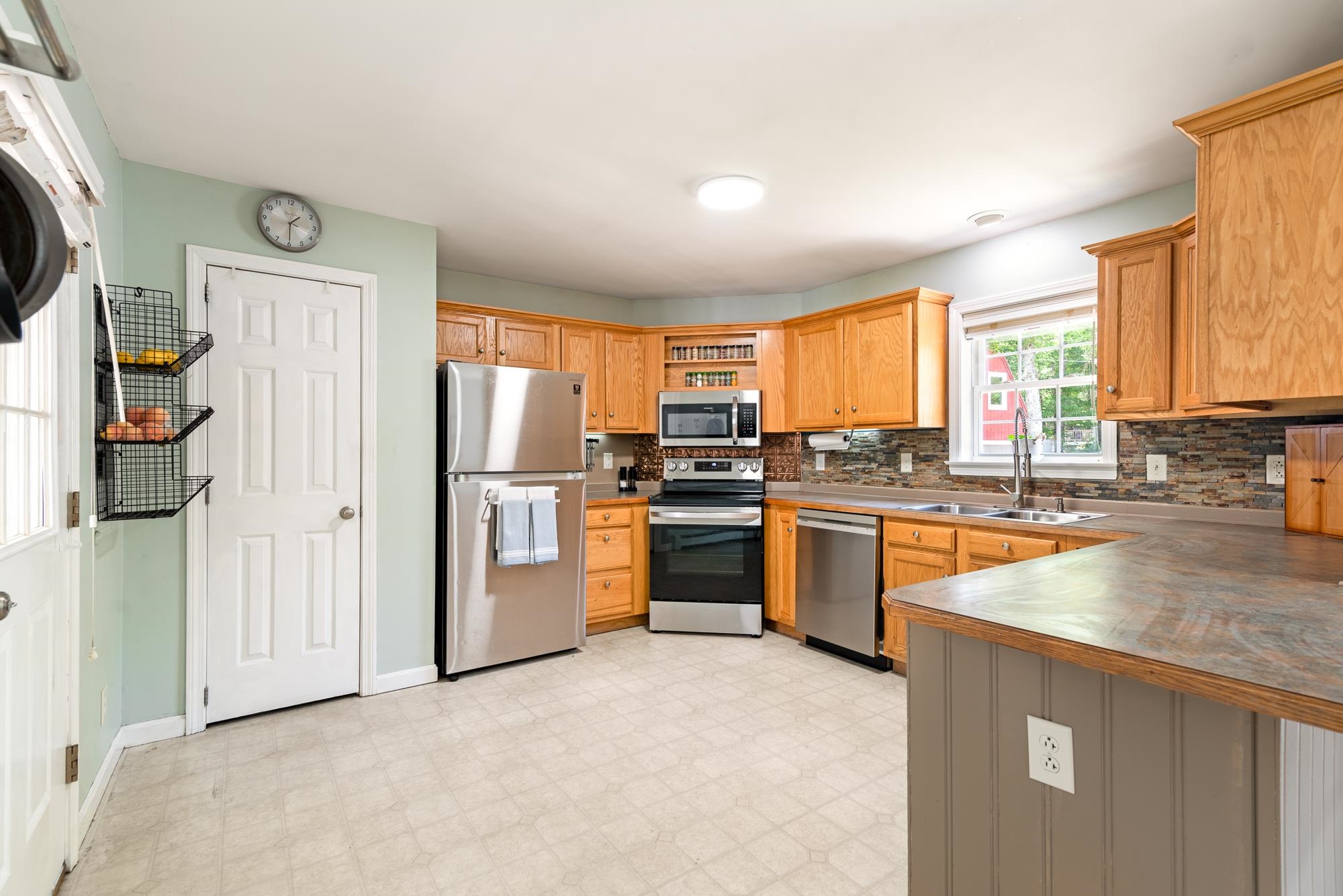 98 Gary Road Property Photo 3