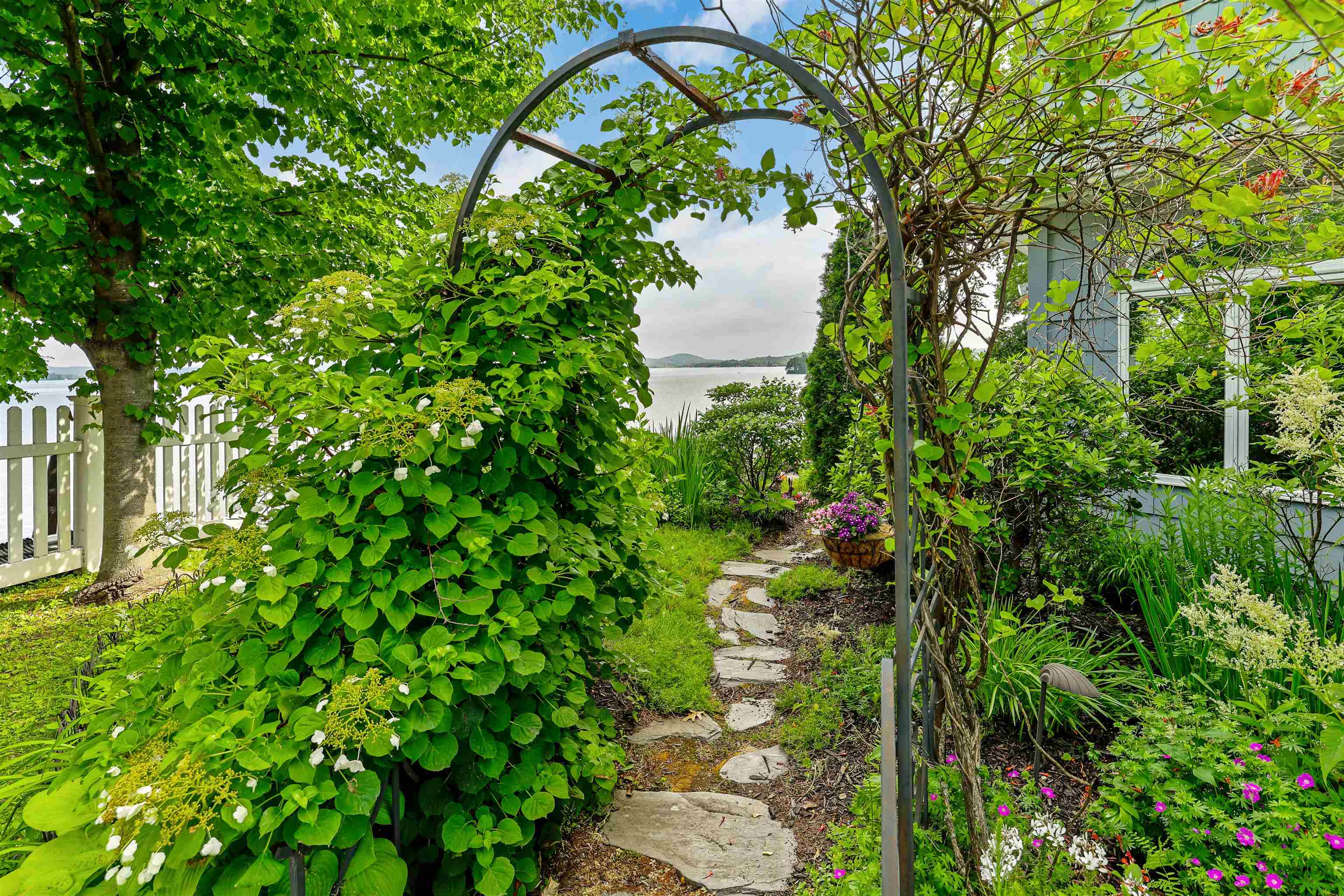 103 Loop Road Property Photo 13