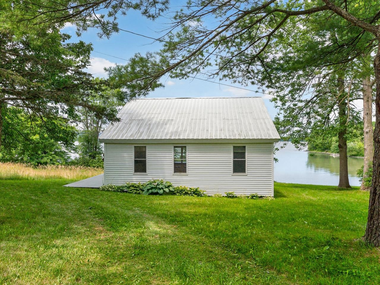 56 Giards Bay Drive Property Photo 3