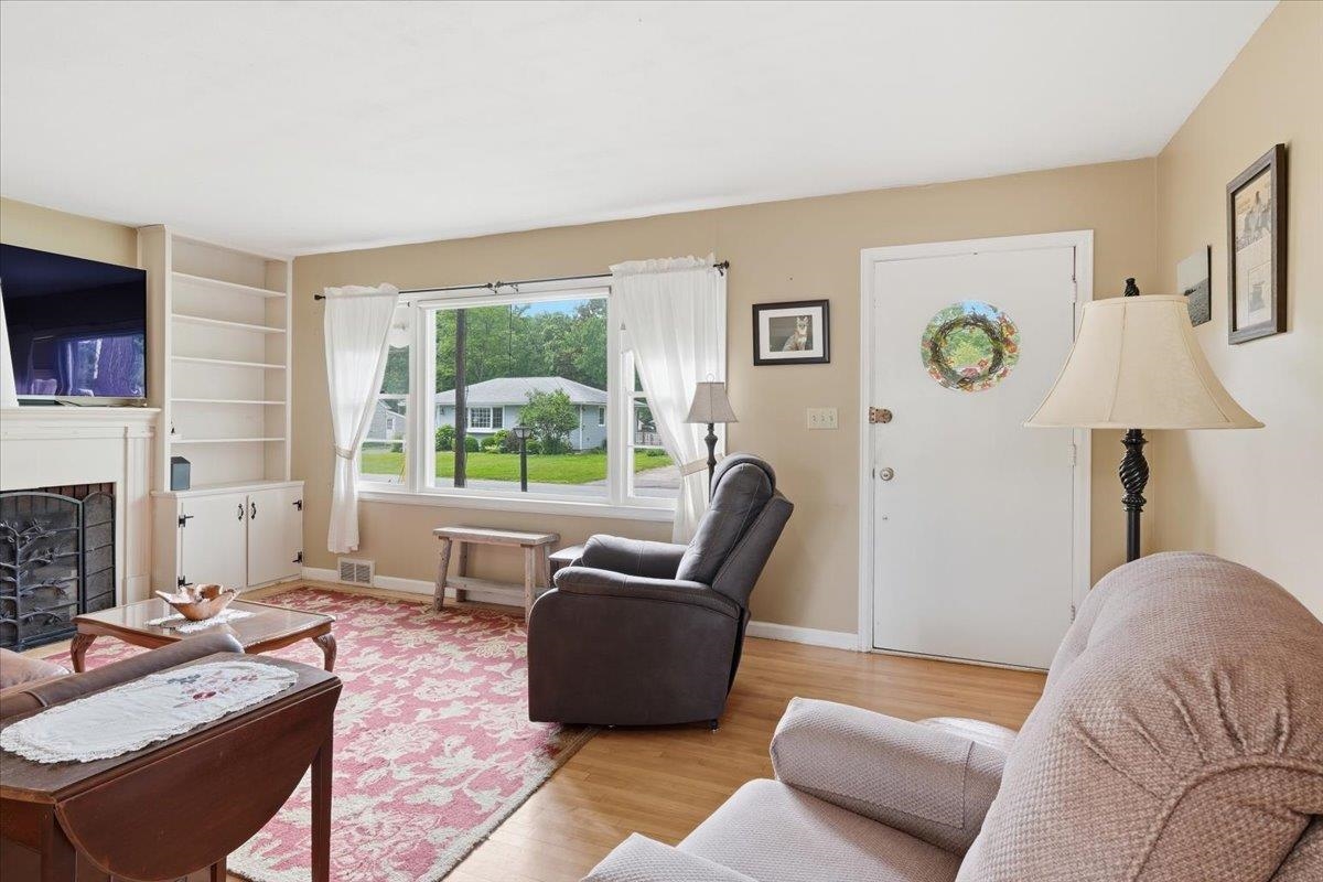 17 Rotunda Avenue Property Photo 3
