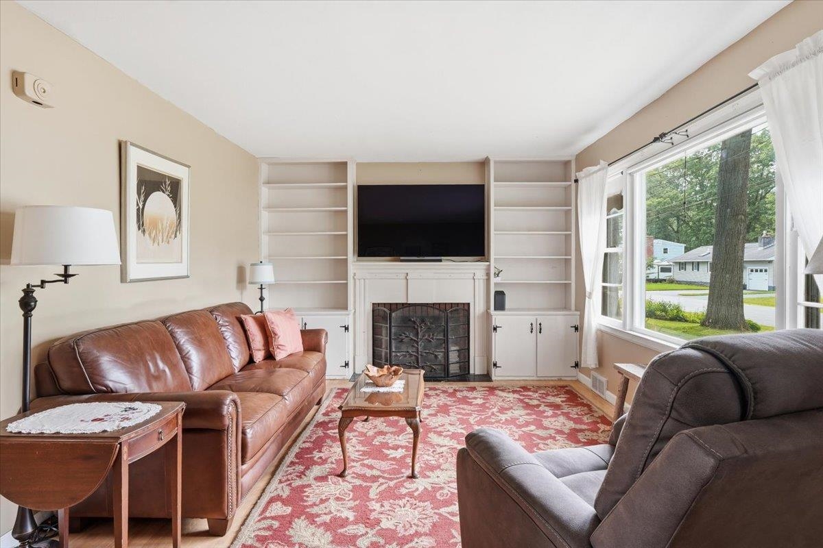 17 Rotunda Avenue Property Photo 4