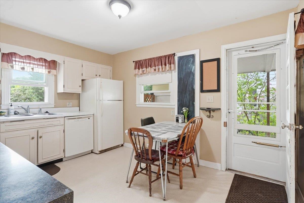 17 Rotunda Avenue Property Photo 9