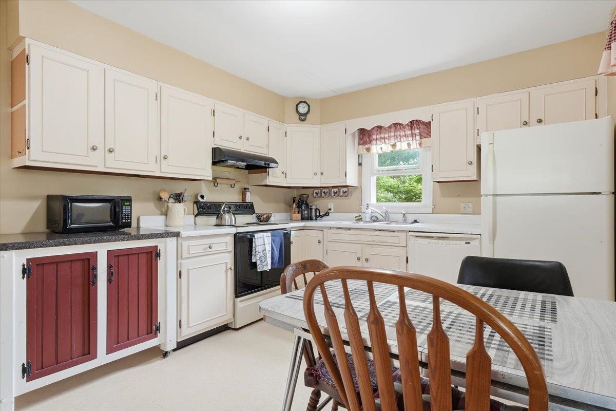 17 Rotunda Avenue Property Photo 10