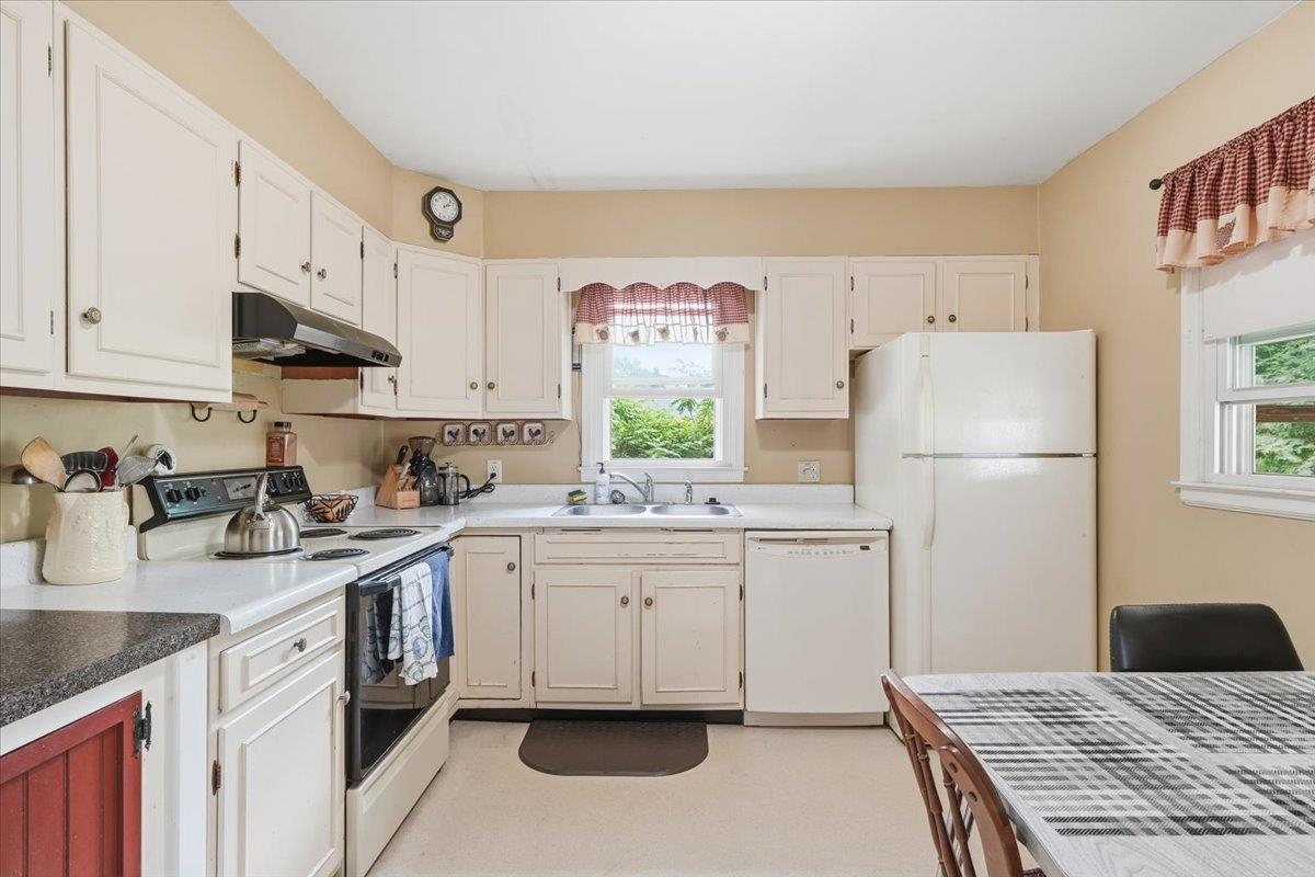 17 Rotunda Avenue Property Photo 11