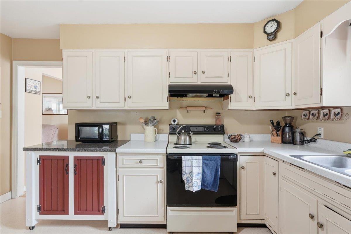 17 Rotunda Avenue Property Photo 12