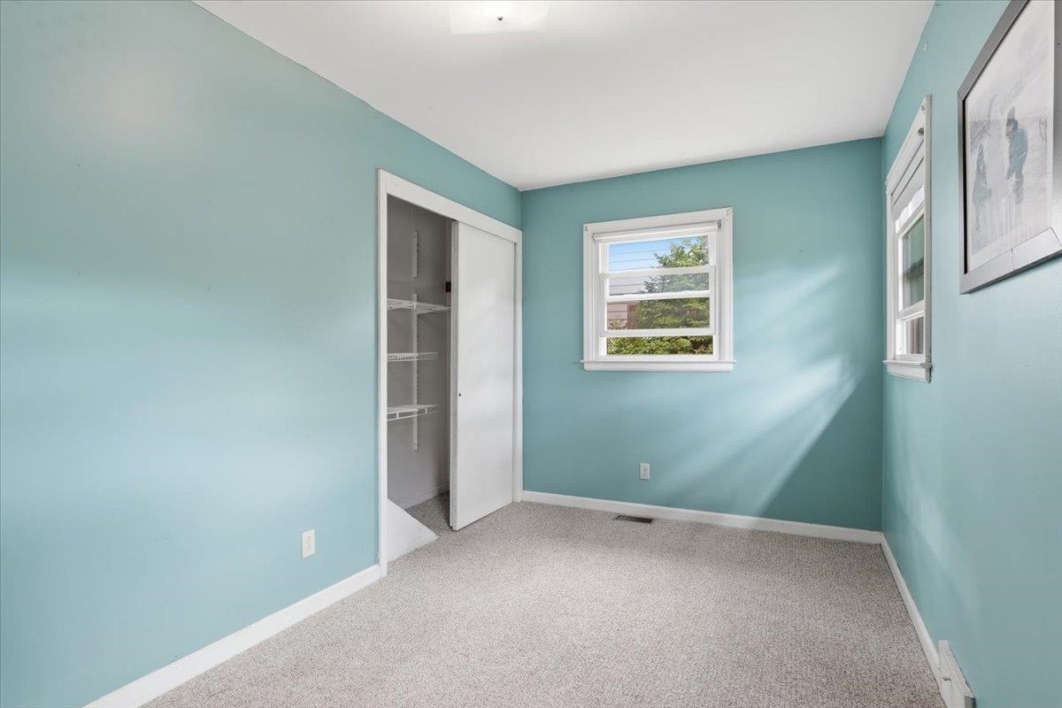 17 Rotunda Avenue Property Photo 16