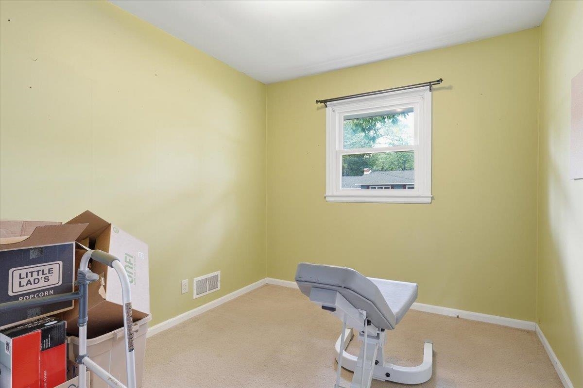 17 Rotunda Avenue Property Photo 18
