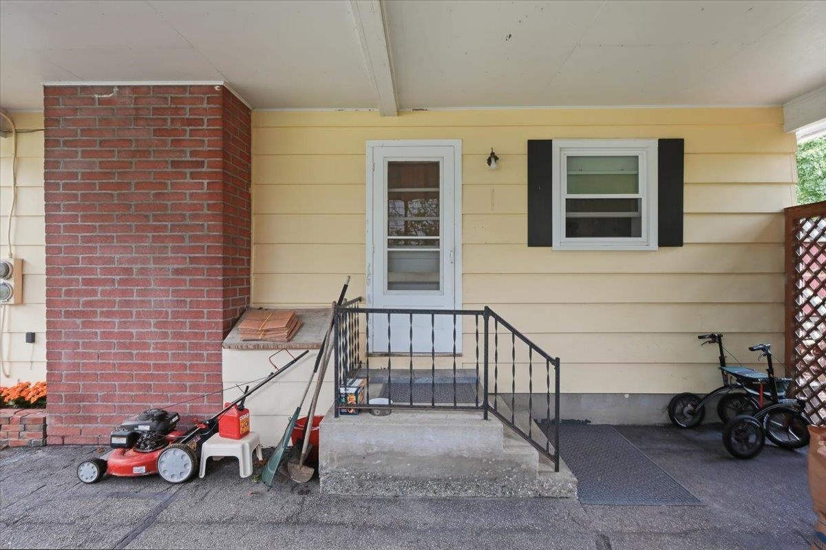 17 Rotunda Avenue Property Photo 37
