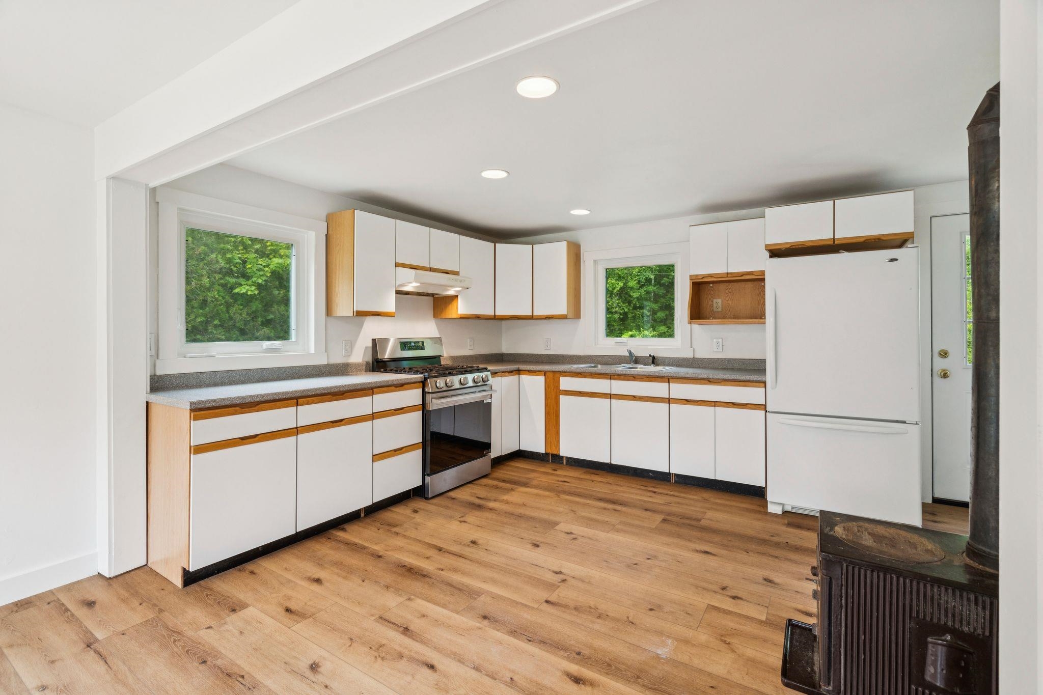 196 Kinsman Road Property Photo 2