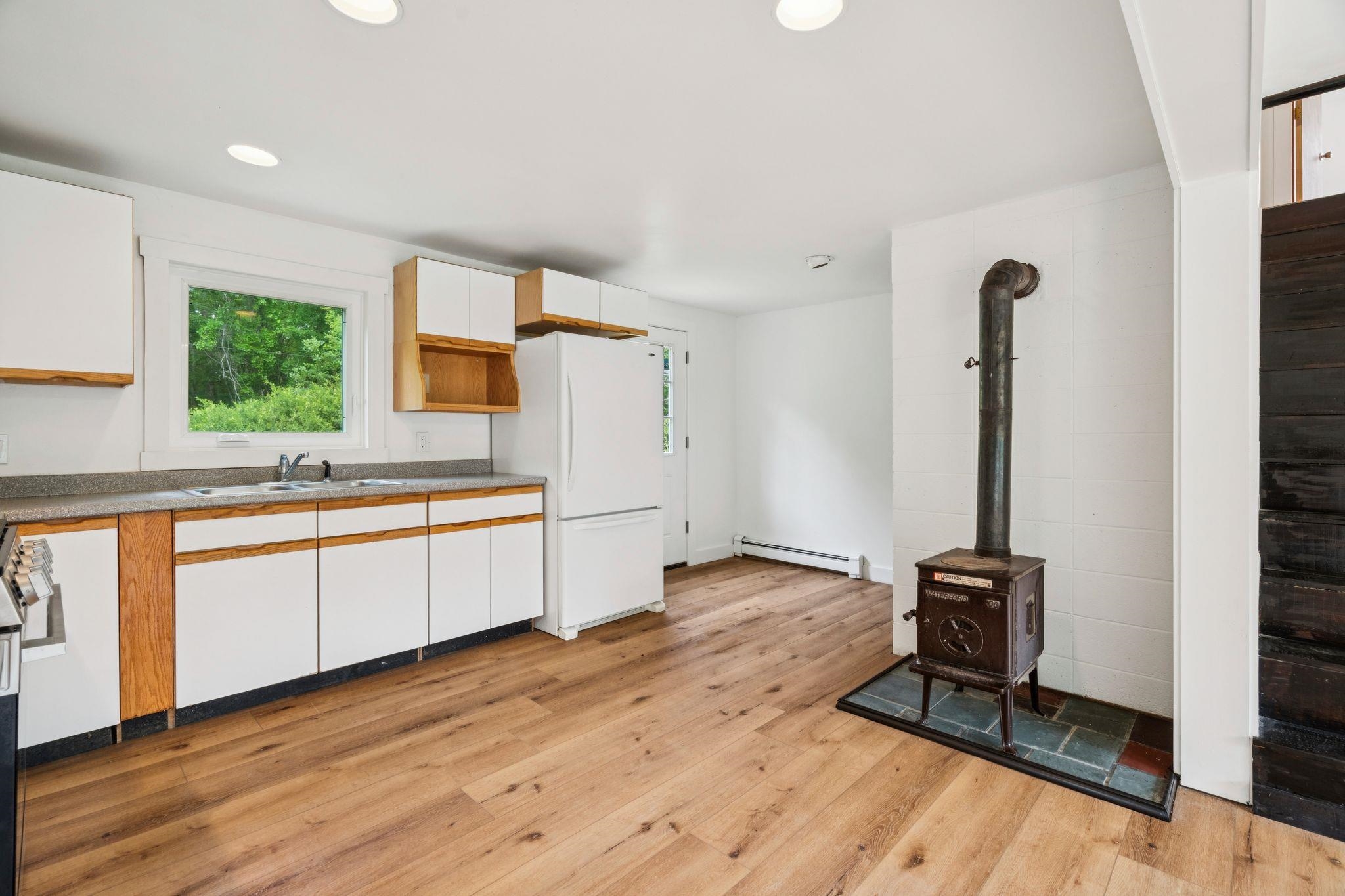 196 Kinsman Road Property Photo 4