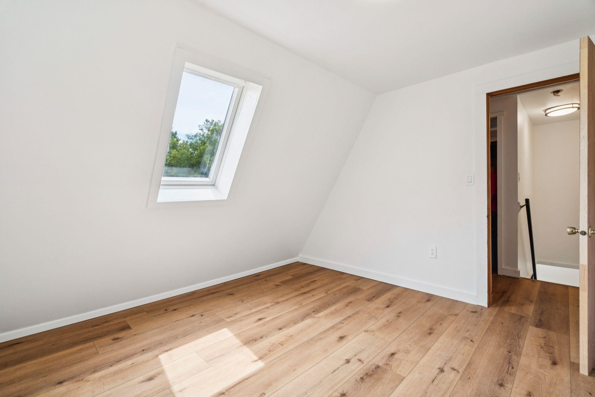 196 Kinsman Road Property Photo 14