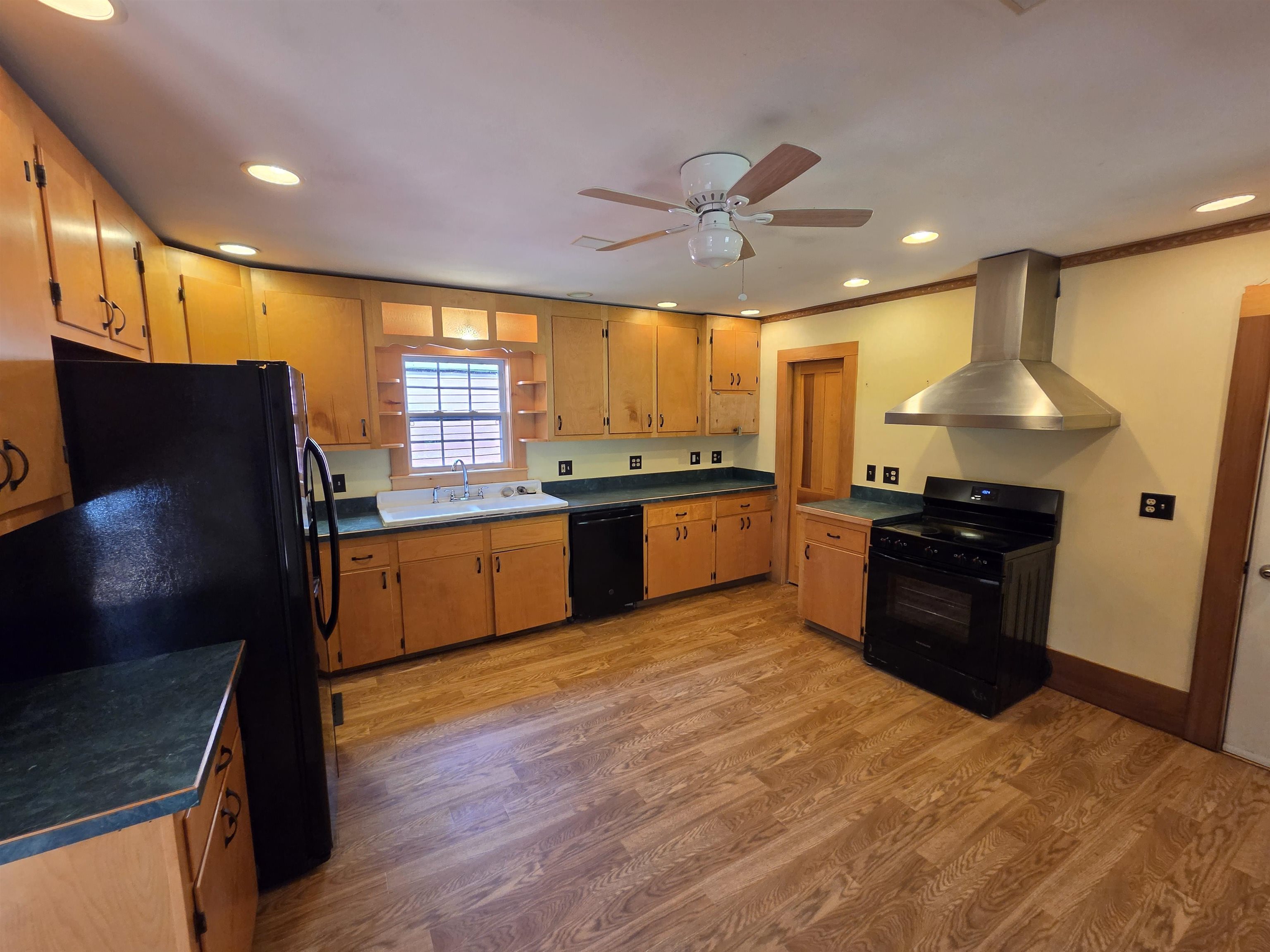 128 Elm Street Property Photo 4