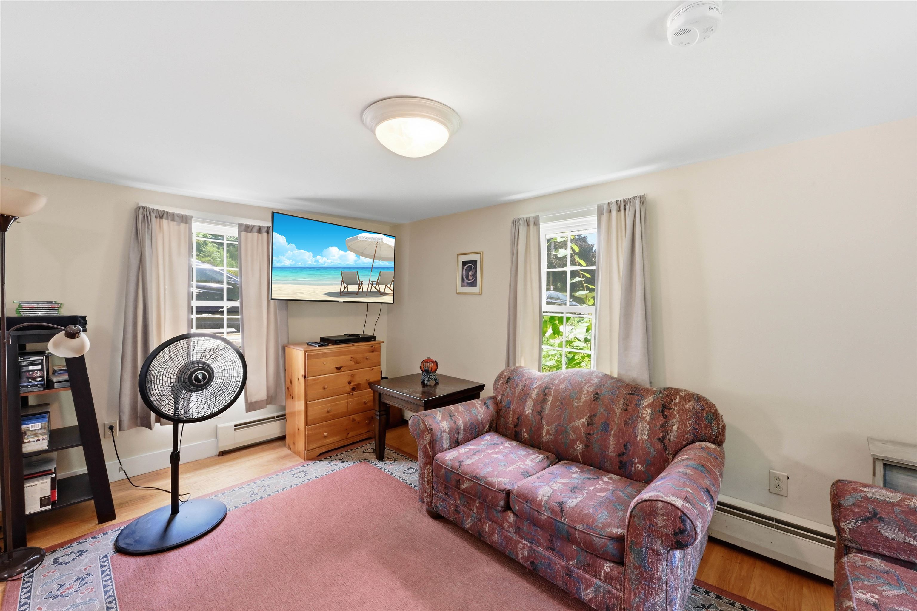 194 Malletts Bay Avenue Property Photo 2