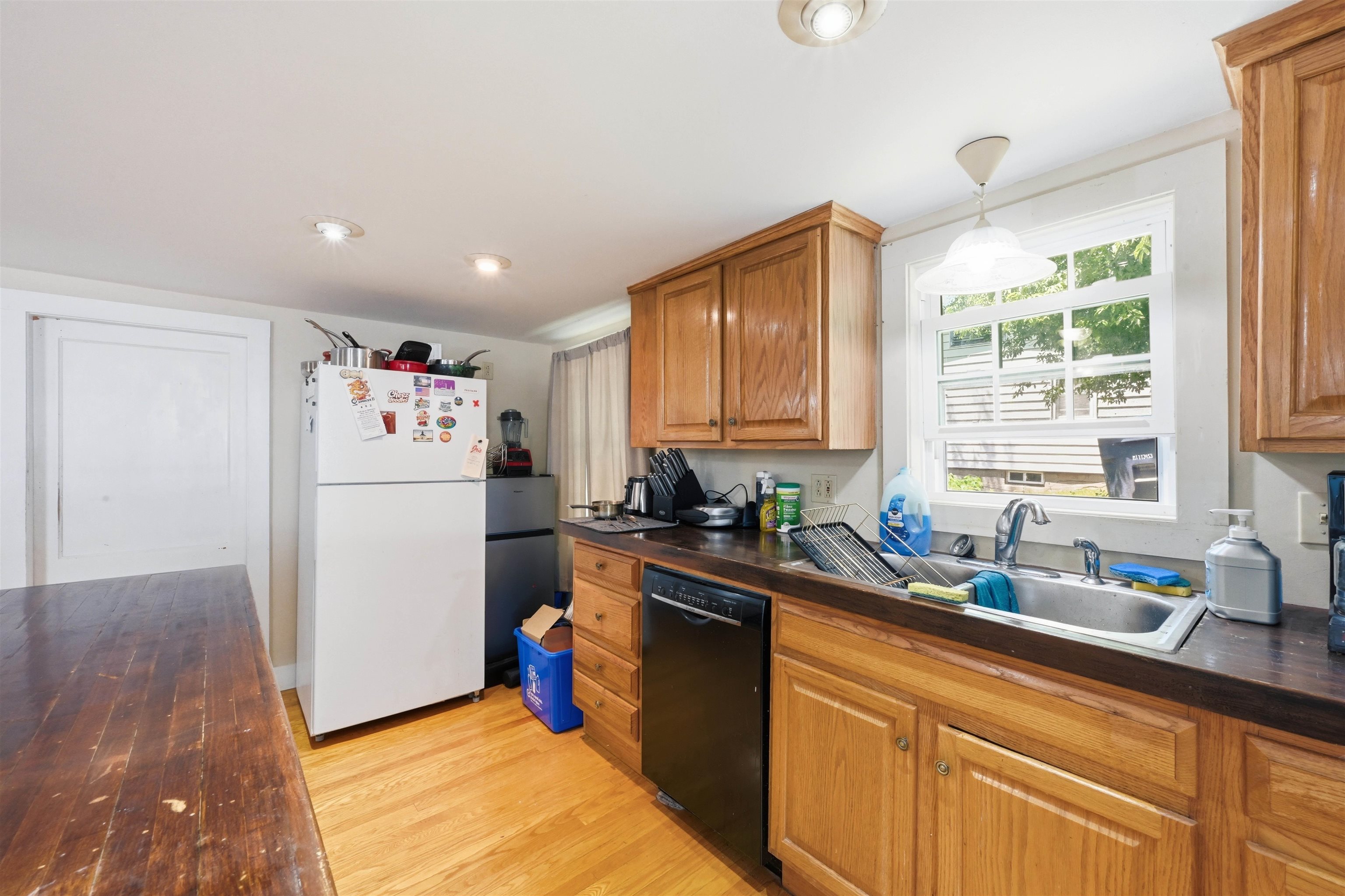 194 Malletts Bay Avenue Property Photo 4