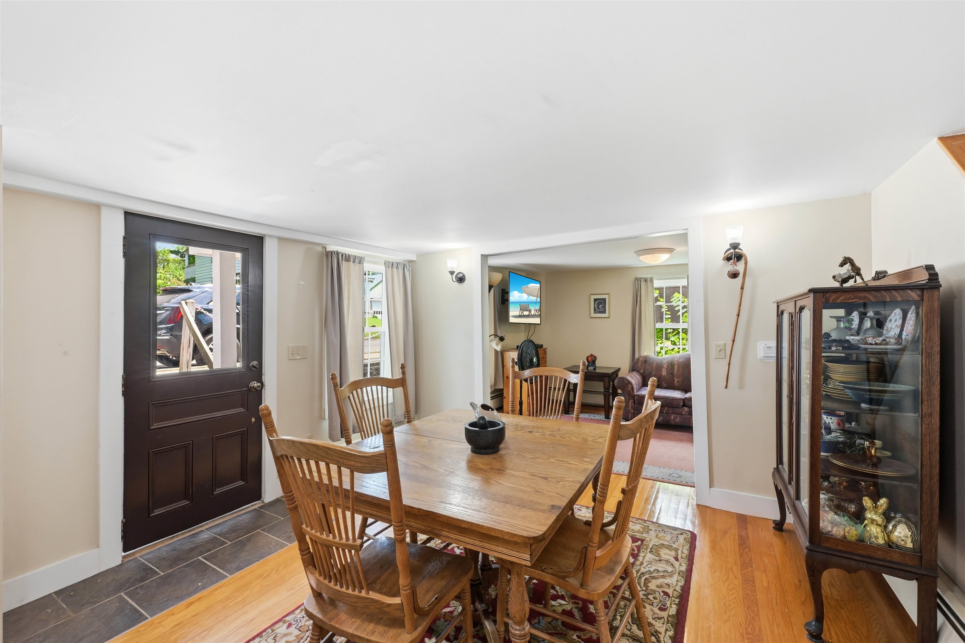 194 Malletts Bay Avenue Property Photo 7