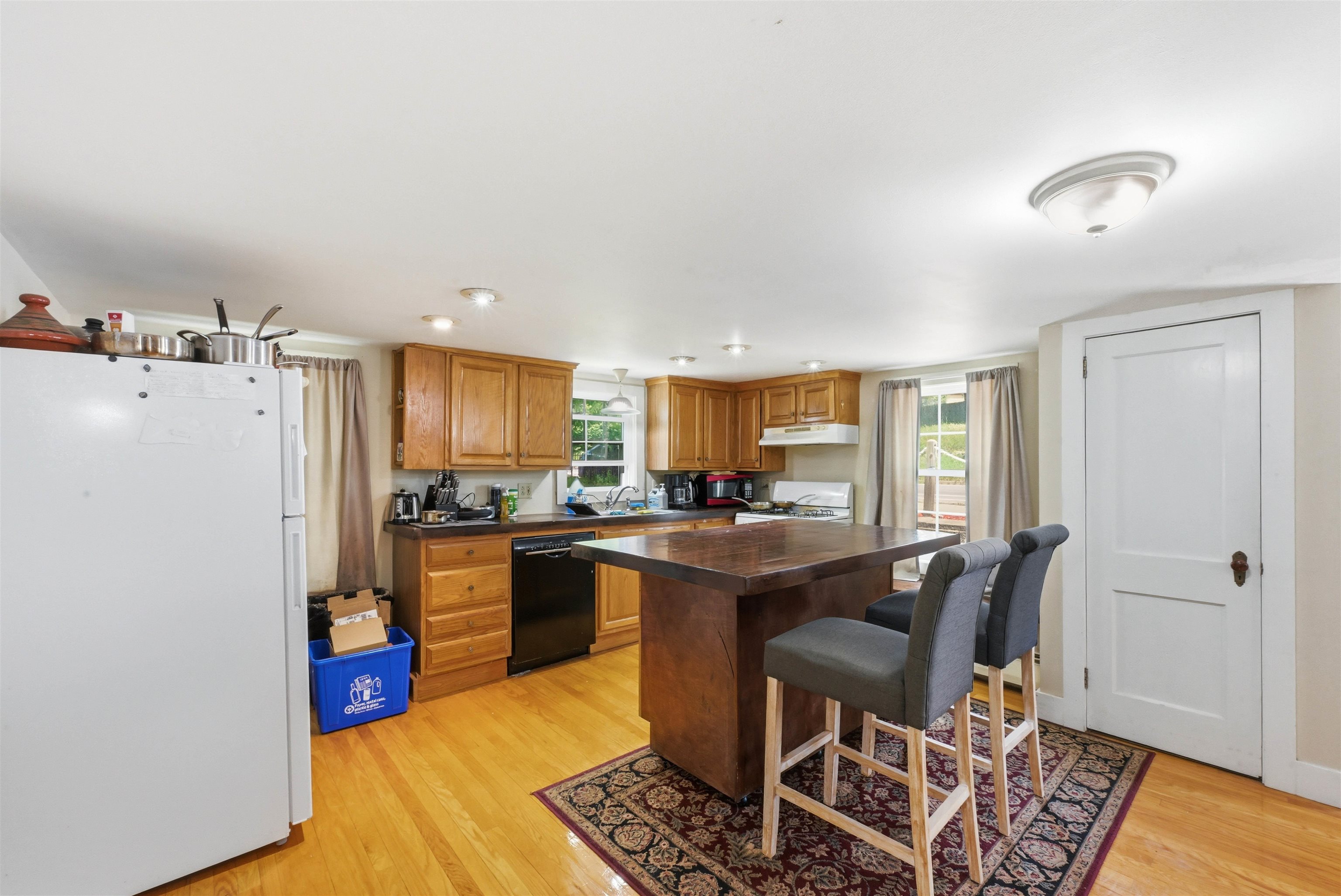 194 Malletts Bay Avenue Property Photo 8