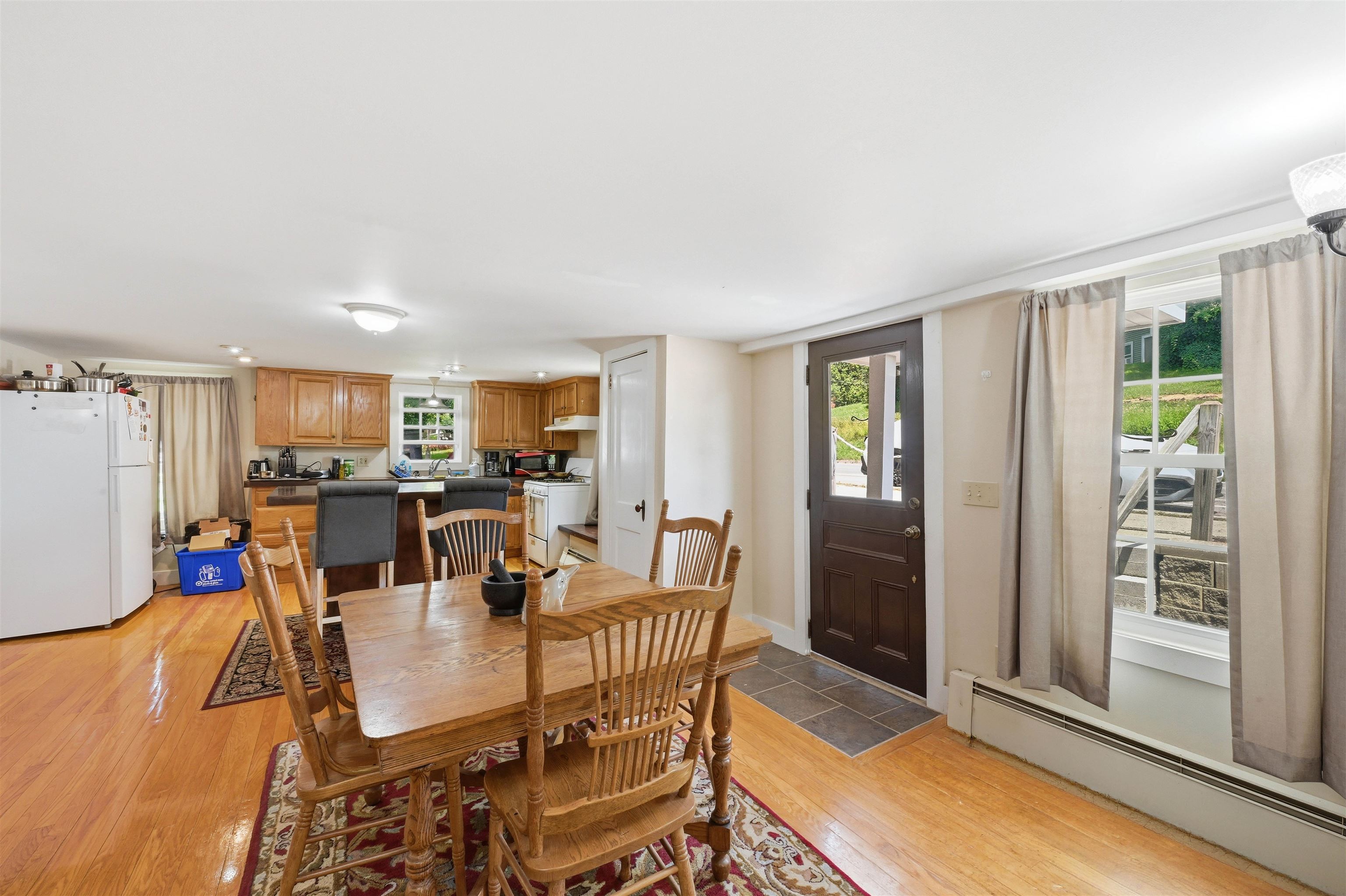 194 Malletts Bay Avenue Property Photo 9