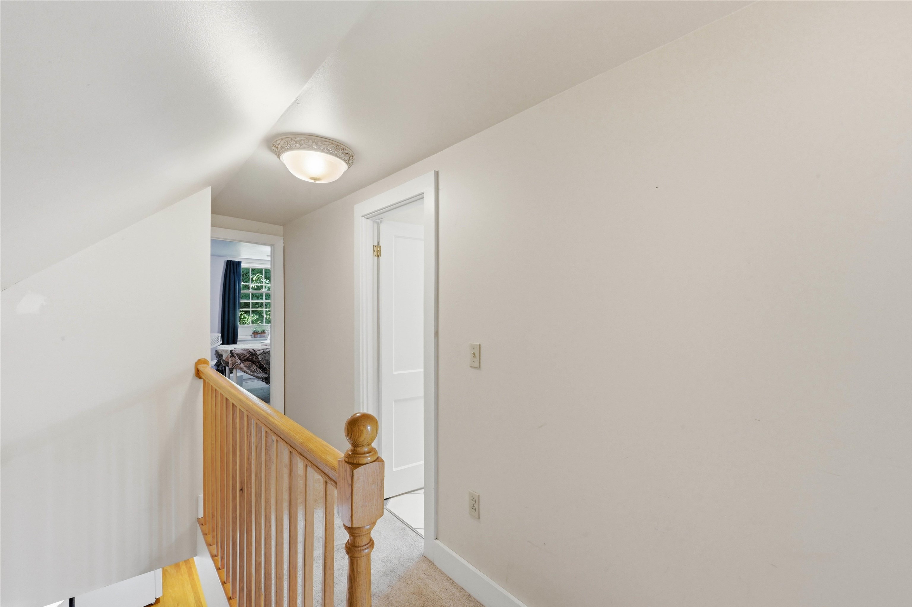 194 Malletts Bay Avenue Property Photo 10