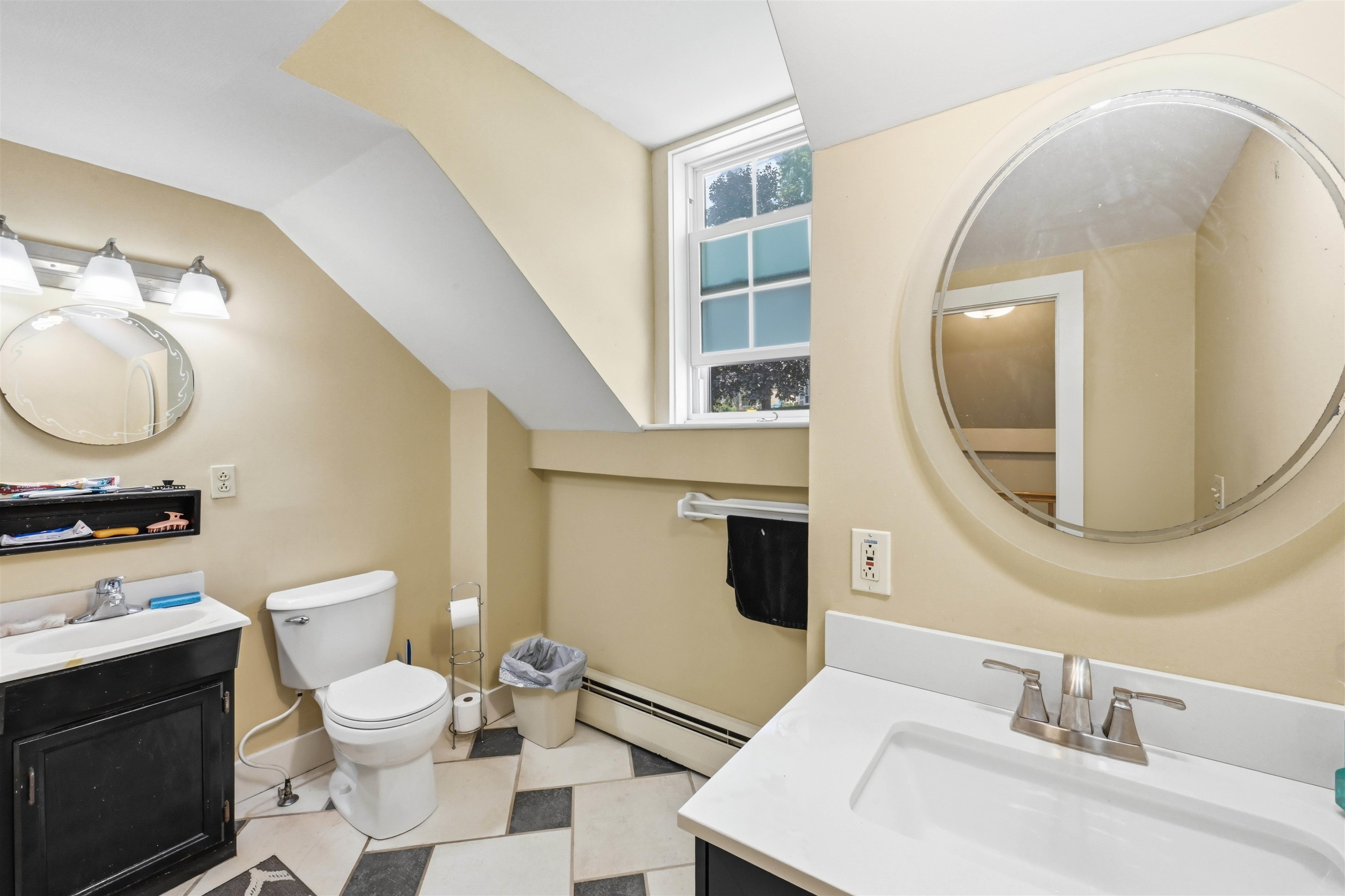 194 Malletts Bay Avenue Property Photo 15