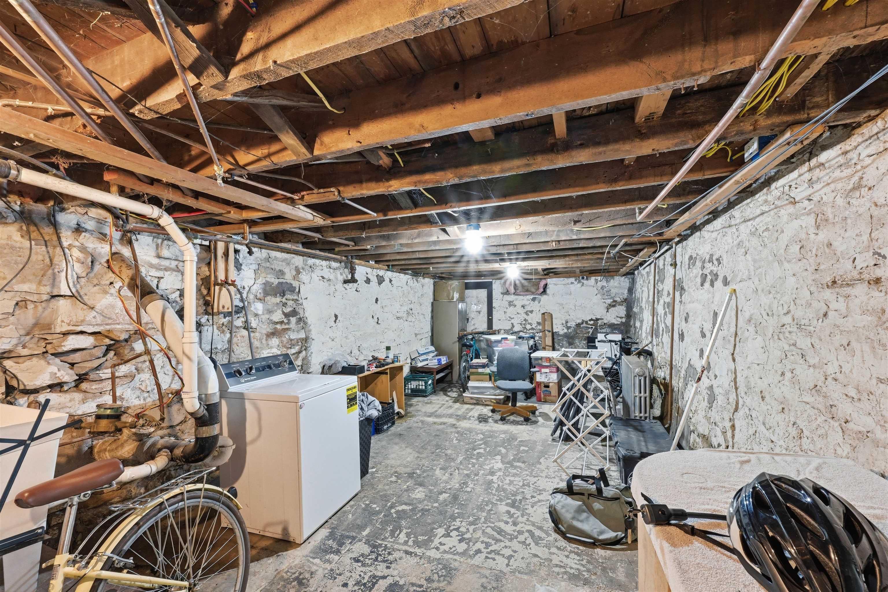 194 Malletts Bay Avenue Property Photo 20