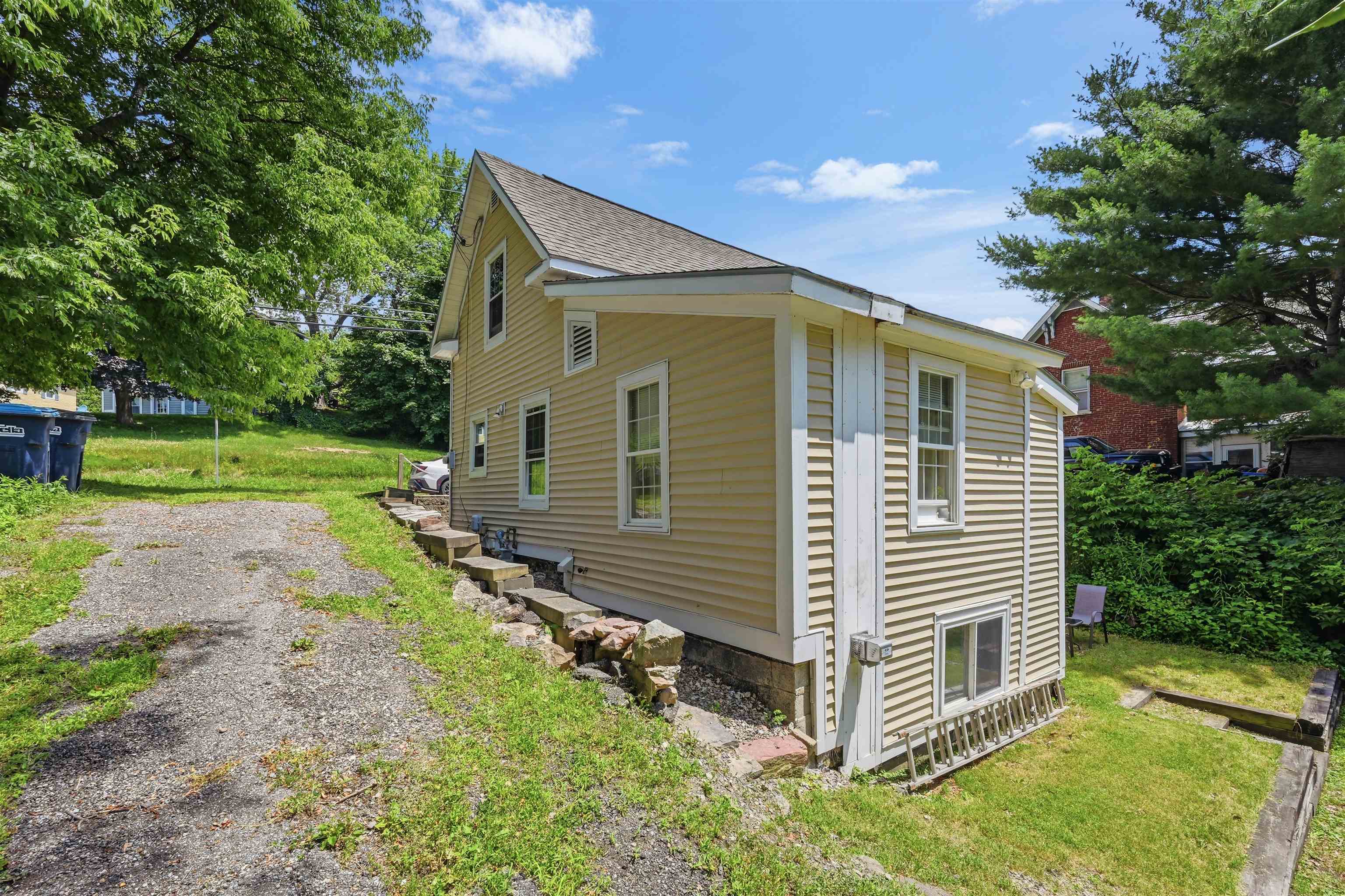 194 Malletts Bay Avenue Property Photo 25
