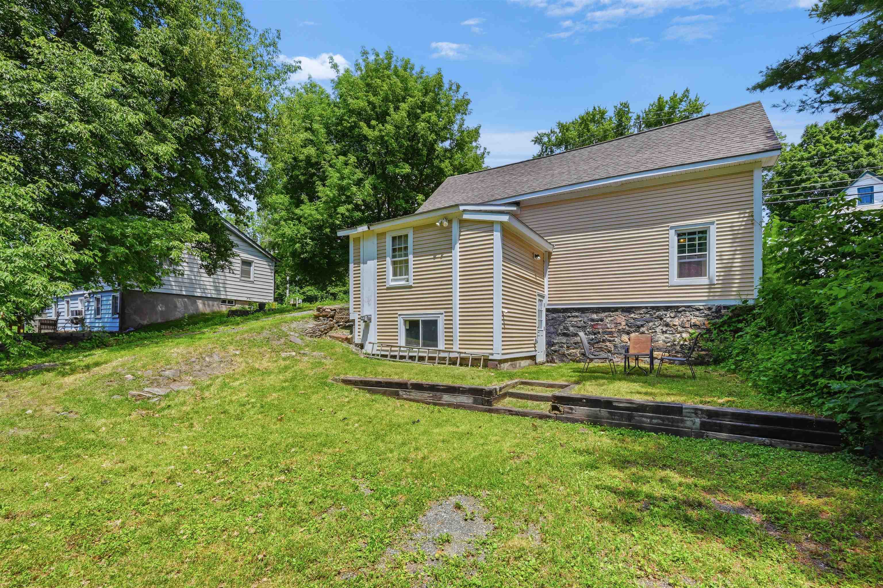 194 Malletts Bay Avenue Property Photo 26