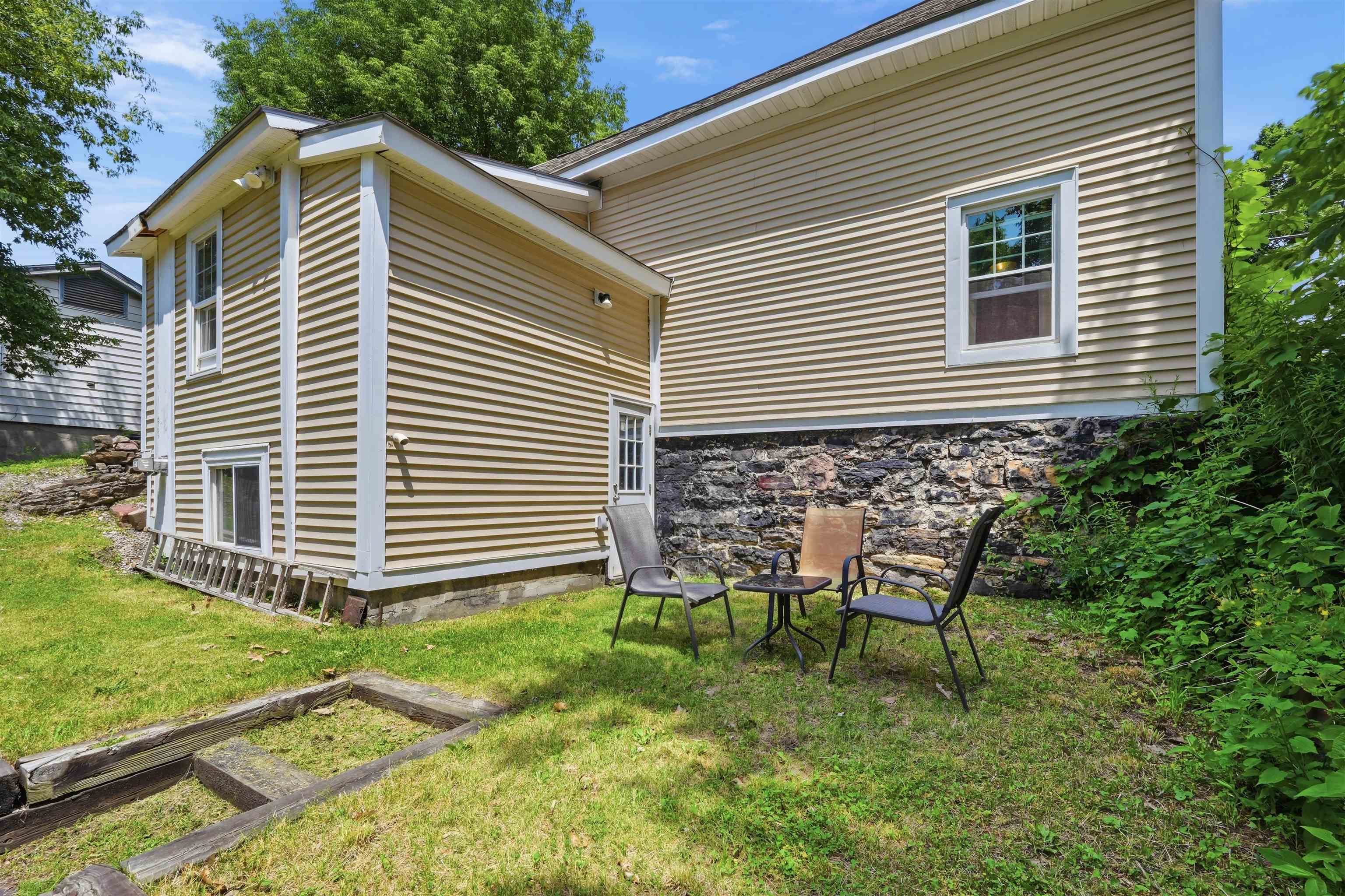 194 Malletts Bay Avenue Property Photo 27
