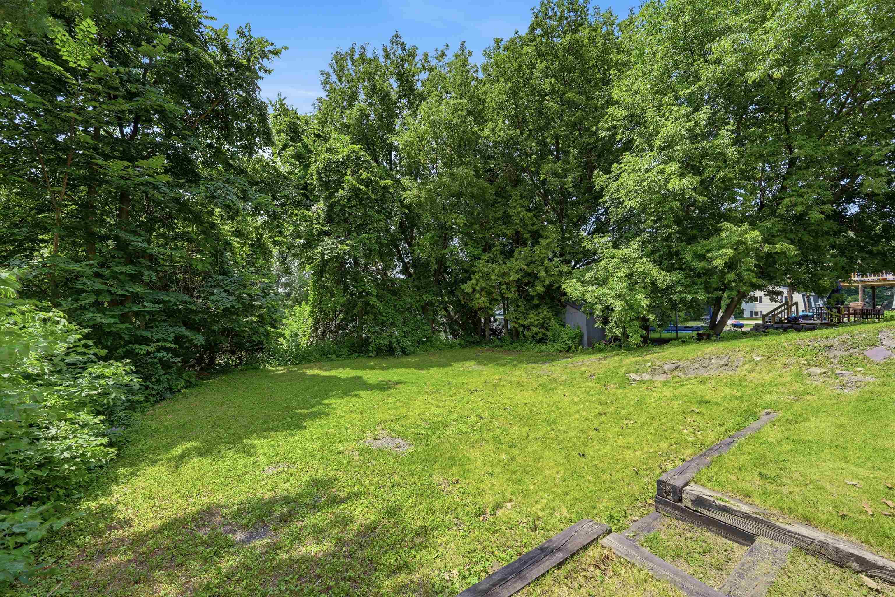 194 Malletts Bay Avenue Property Photo 28