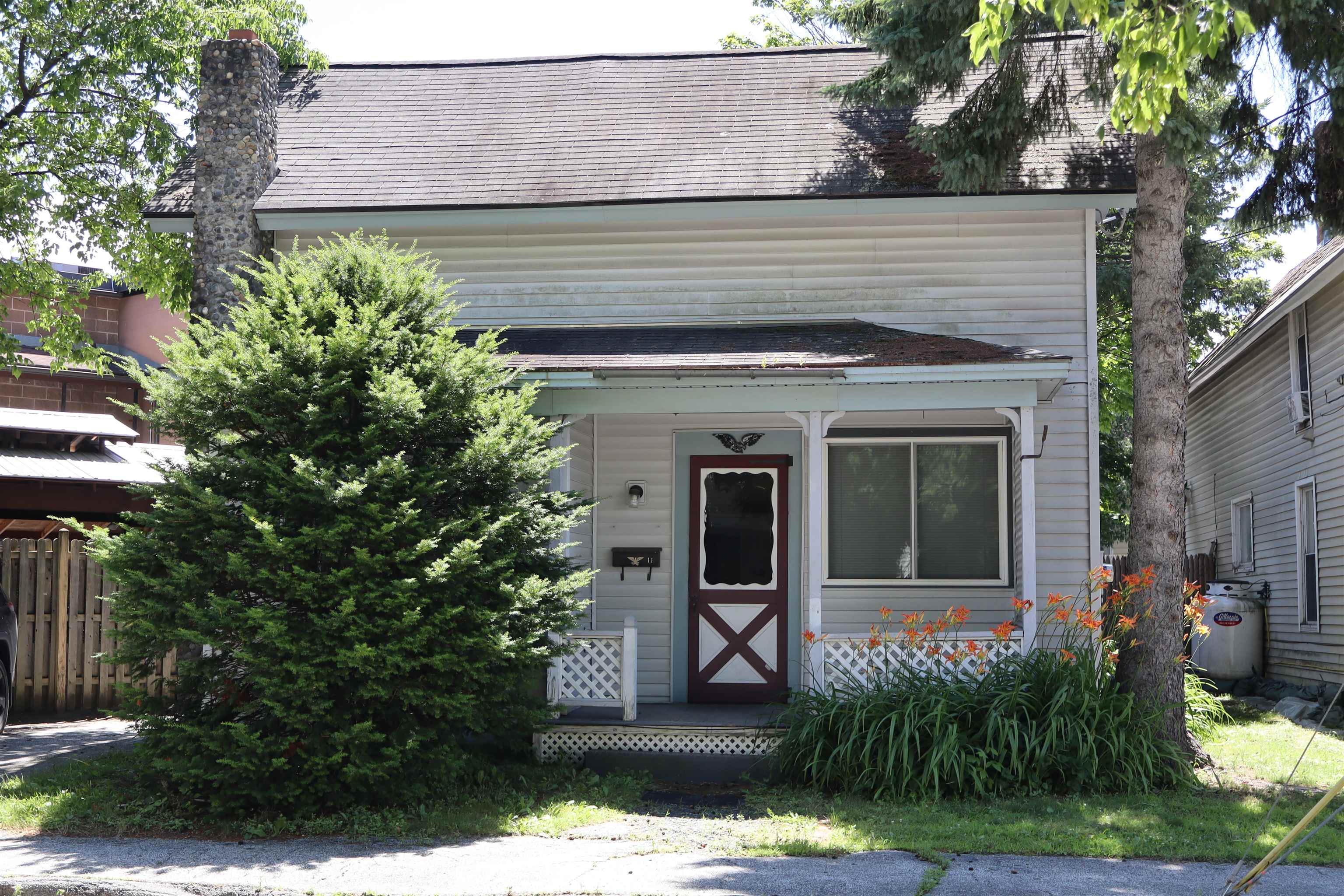 11 First Street Property Photo 1