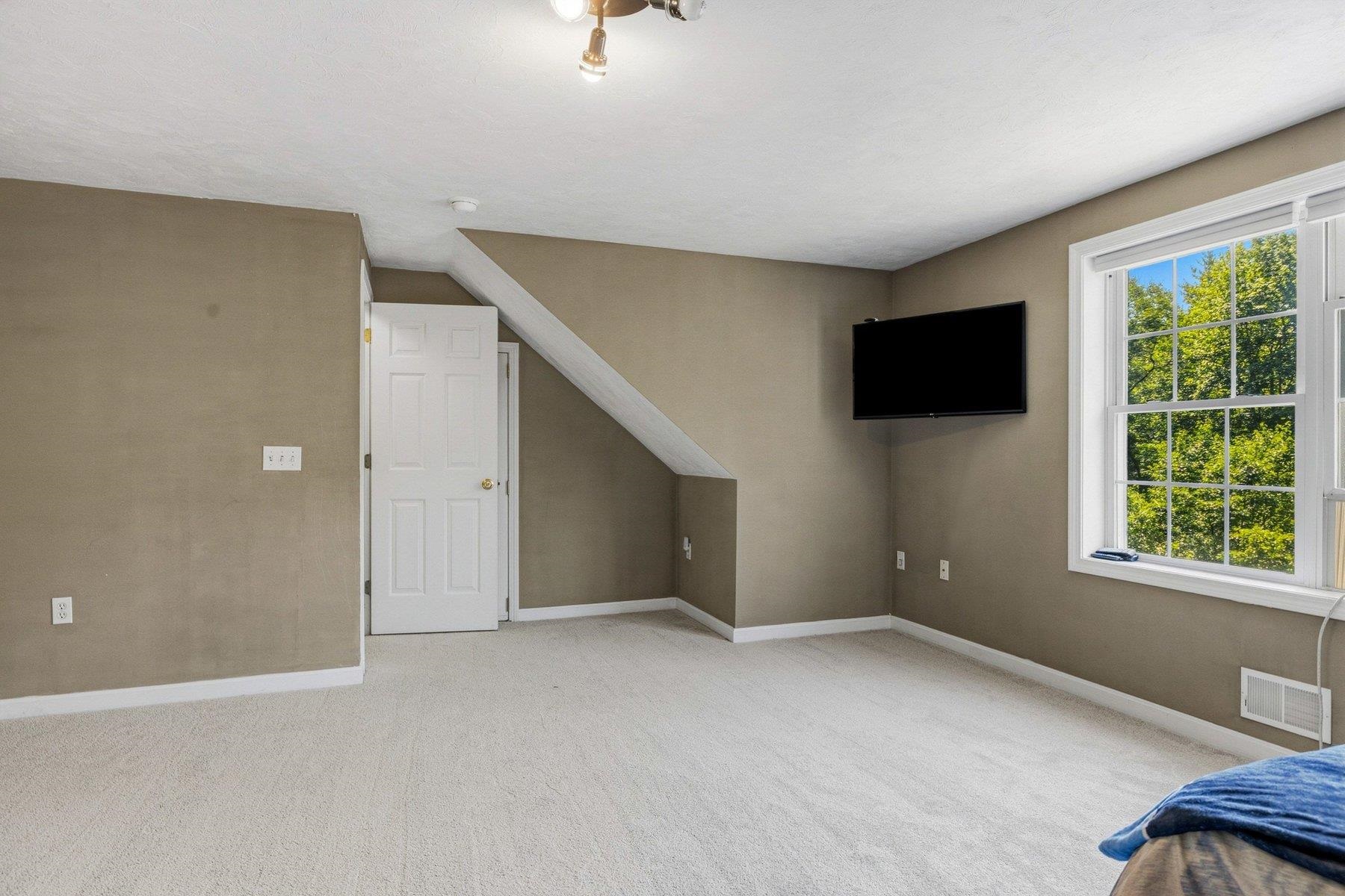 13 Robinson Street Property Photo 33
