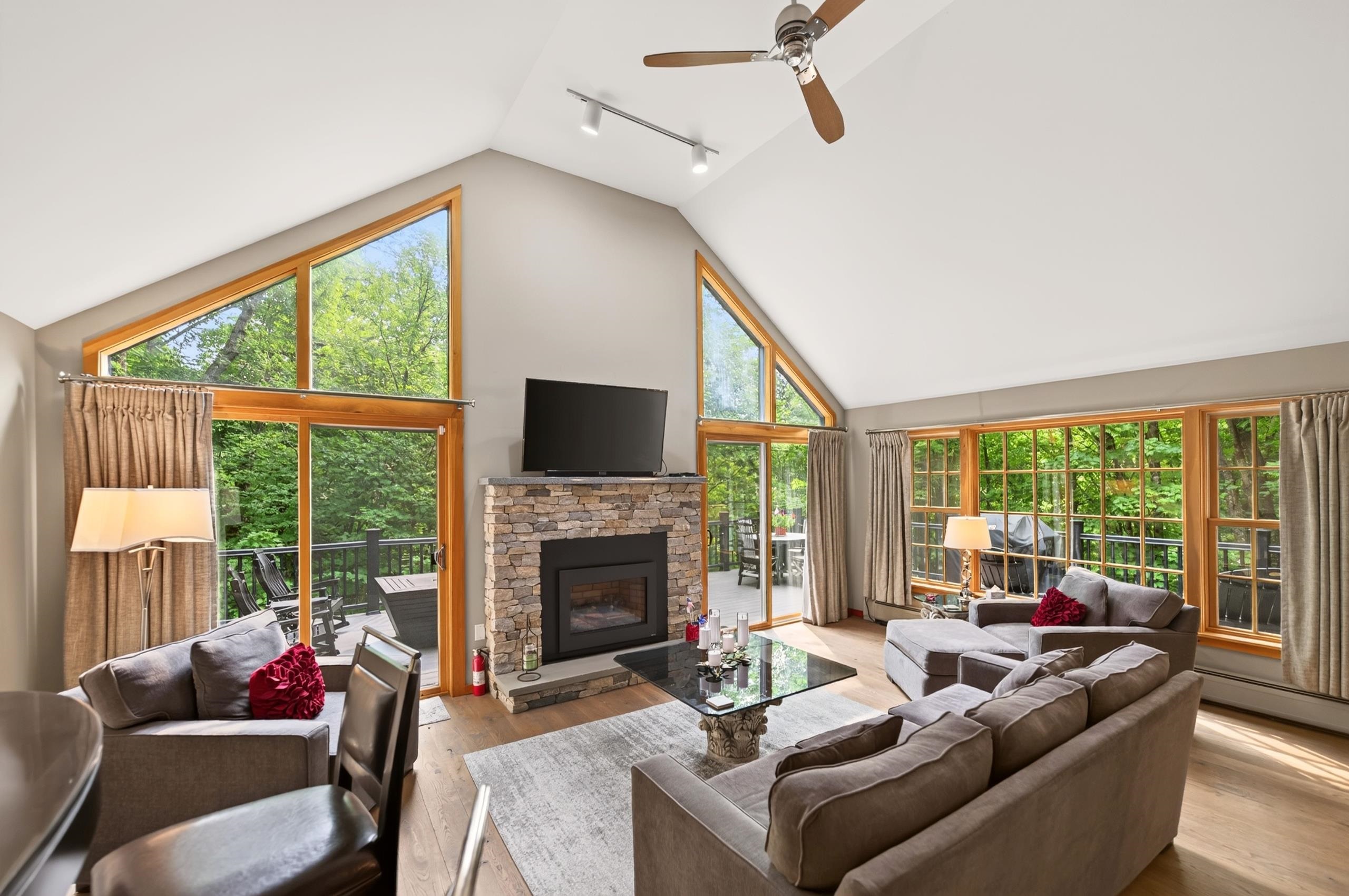11 Stone Ridge Loop Property Photo 1